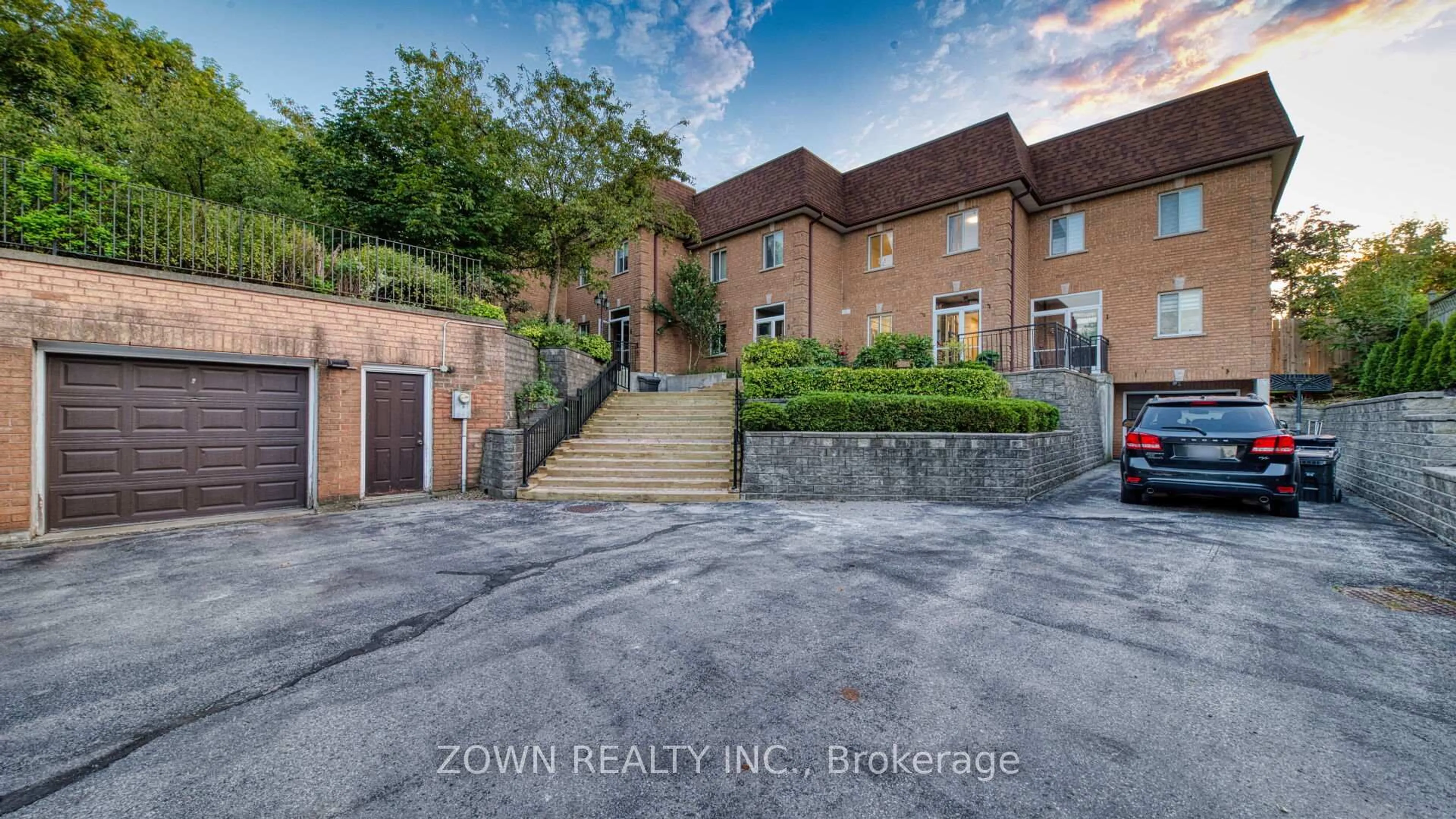 A pic from outside/outdoor area/front of a property/back of a property/a pic from drone, unknown for 6 Mason Rd #2, Toronto Ontario M1M 3P8