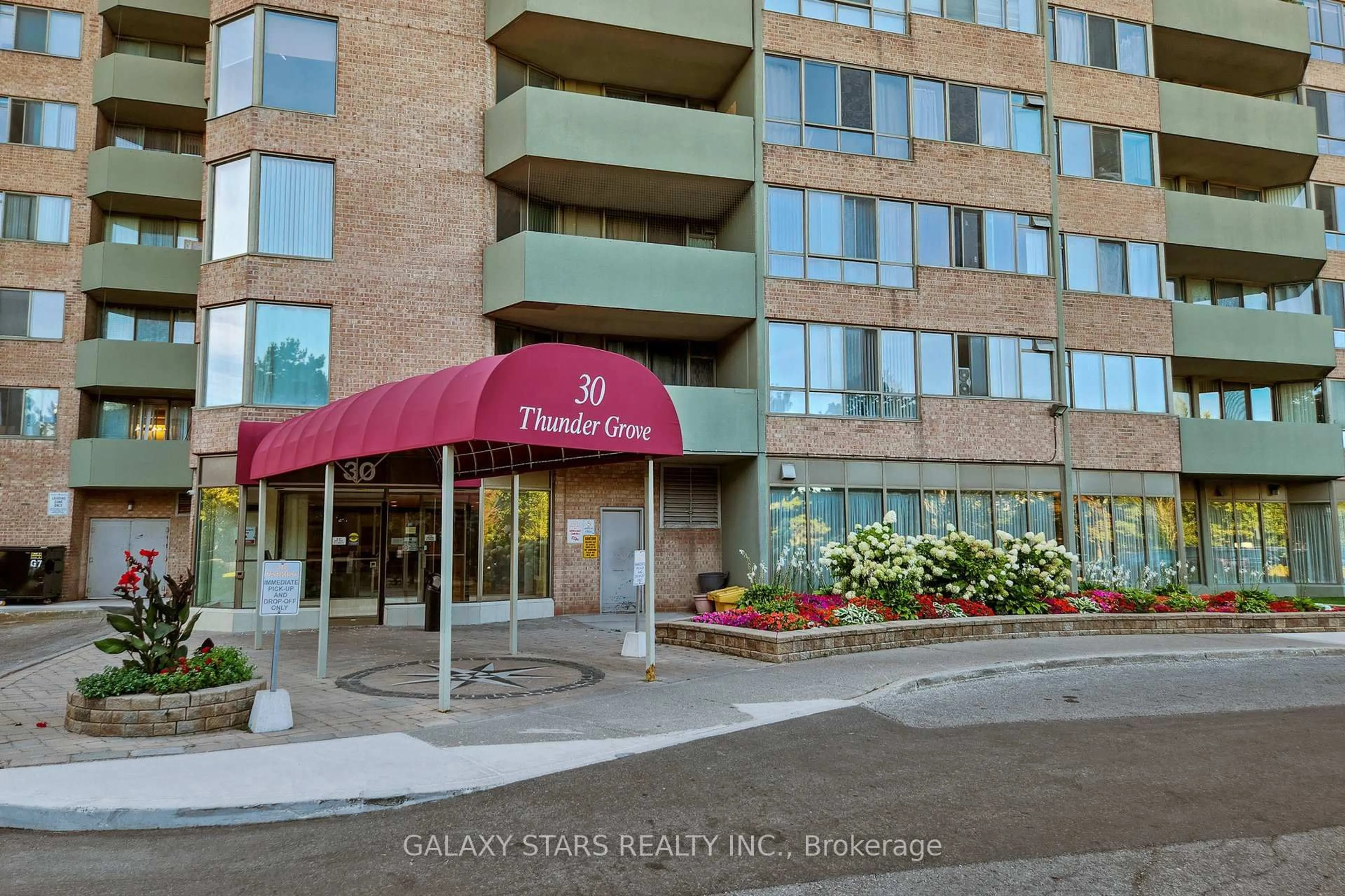 Indoor foyer for 30 Thunder Grove Way #1013, Toronto Ontario M1V 4A3