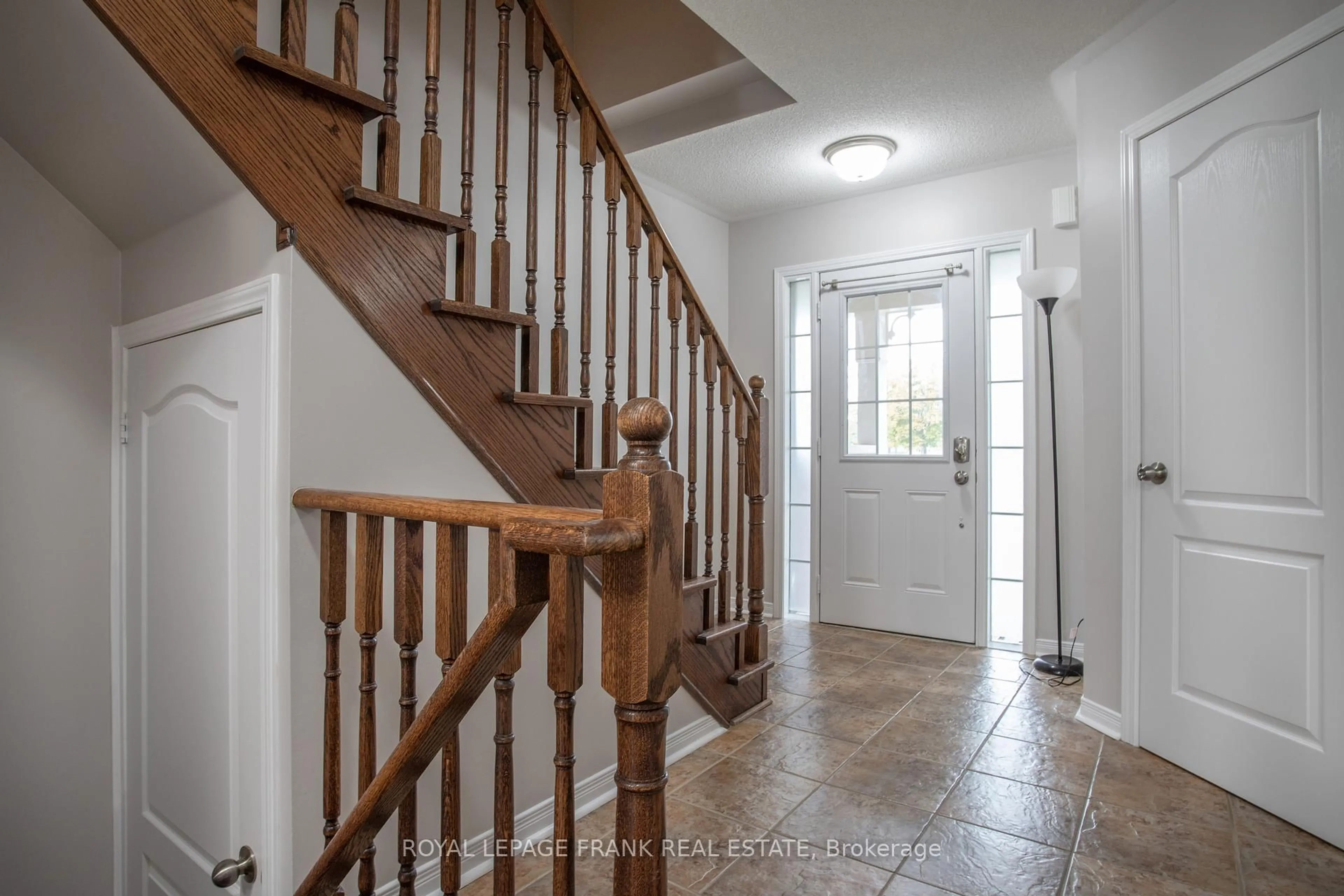 Indoor entryway for 57 Shrewsbury Dr, Whitby Ontario L1M 0E2