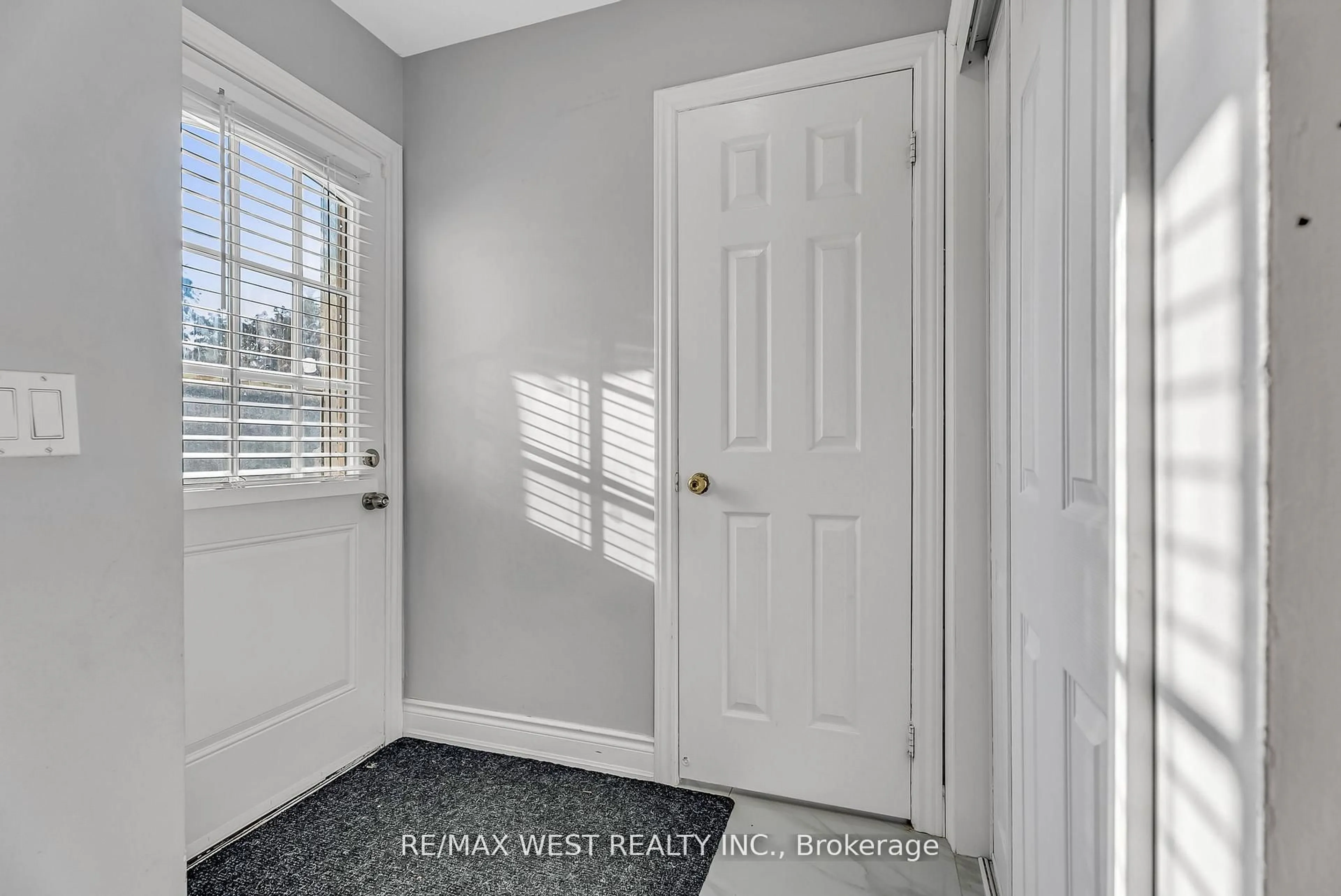 Indoor entryway for 116 FAWCETT Tr, Toronto Ontario M1B 3B1