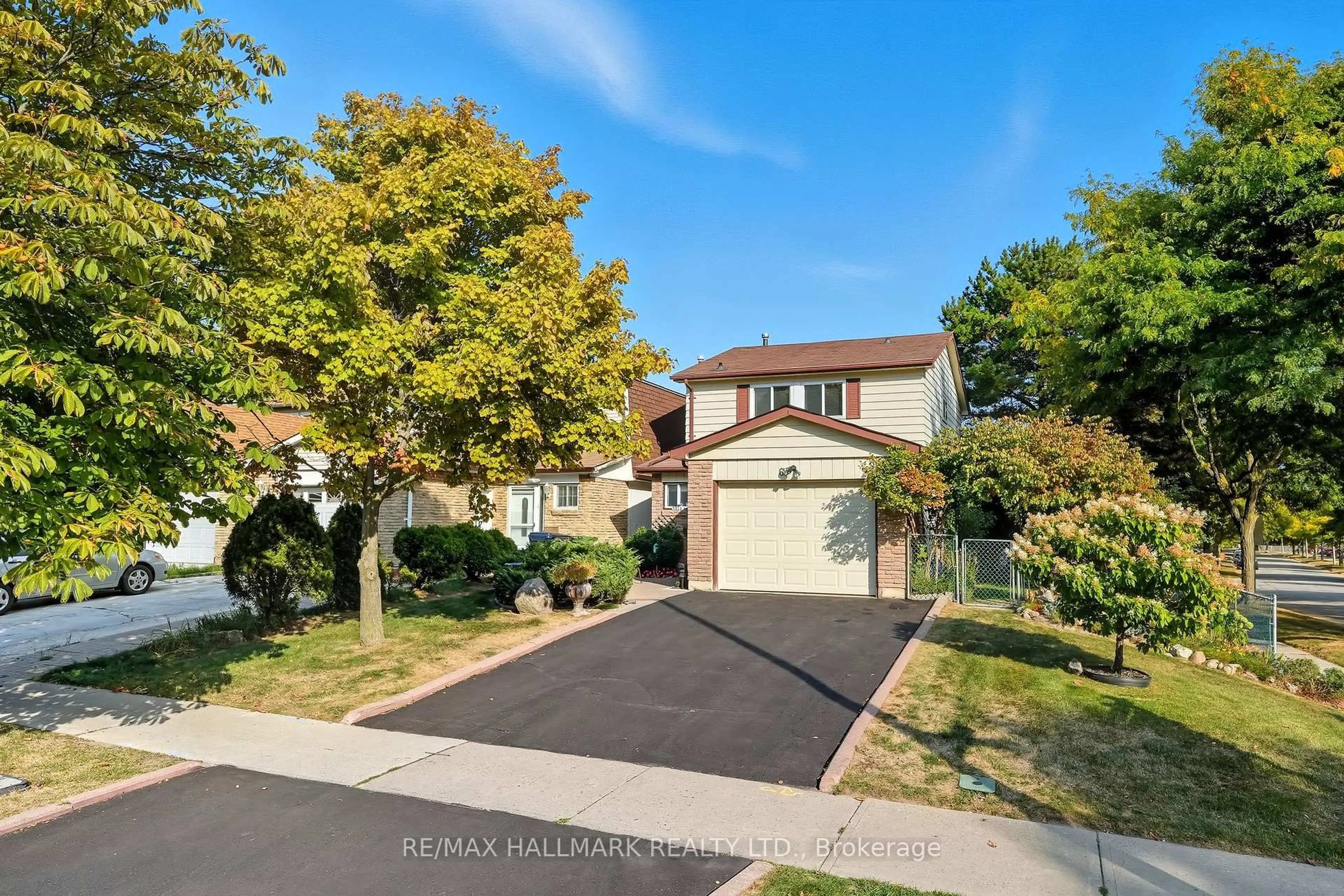 A pic from outside/outdoor area/front of a property/back of a property/a pic from drone, street for 69 White Heather Blvd, Toronto Ontario M1V 1P7