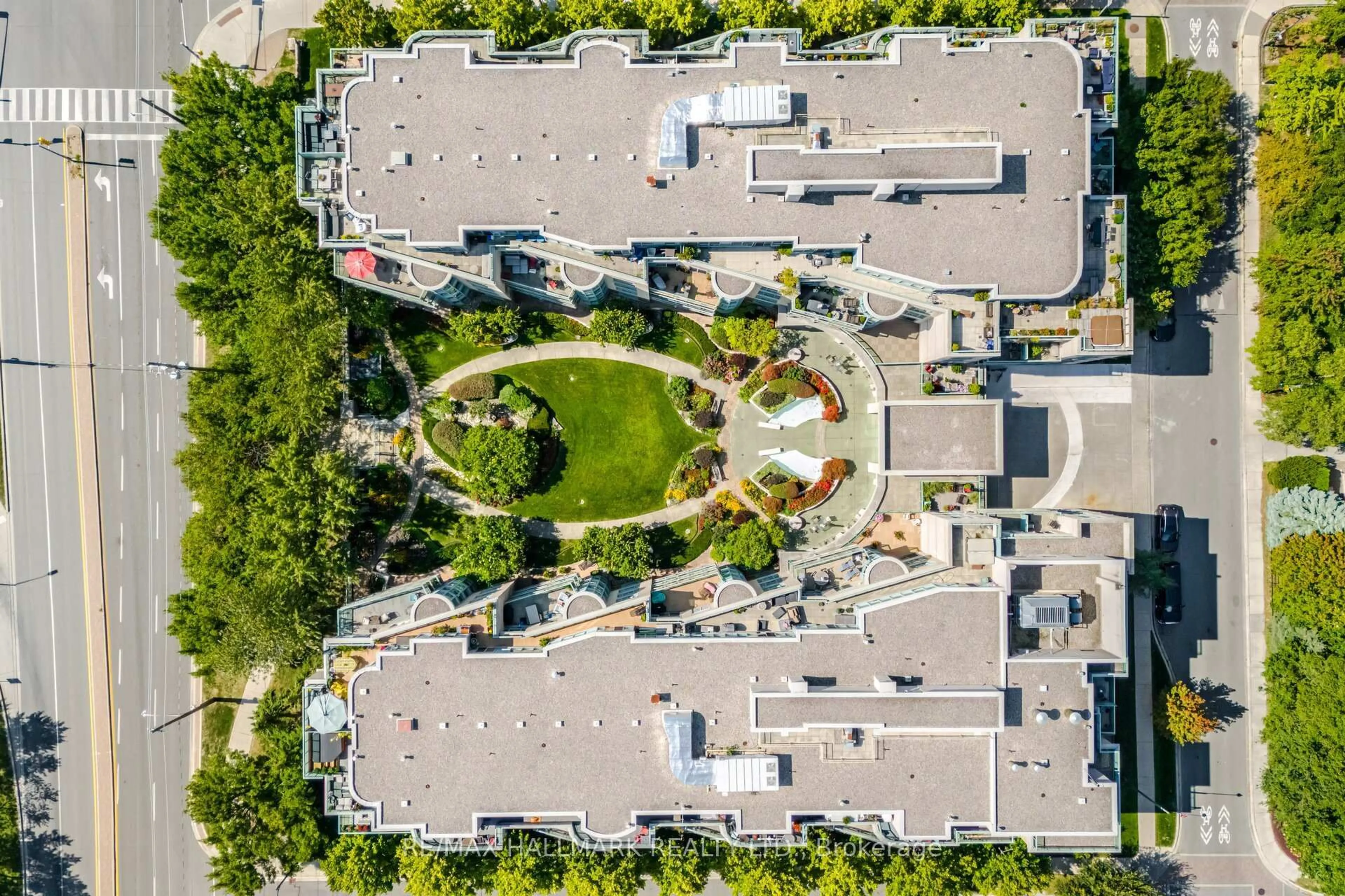 A pic from outside/outdoor area/front of a property/back of a property/a pic from drone, street for 9 Boardwalk Dr #PH5, Toronto Ontario M4L 6T1