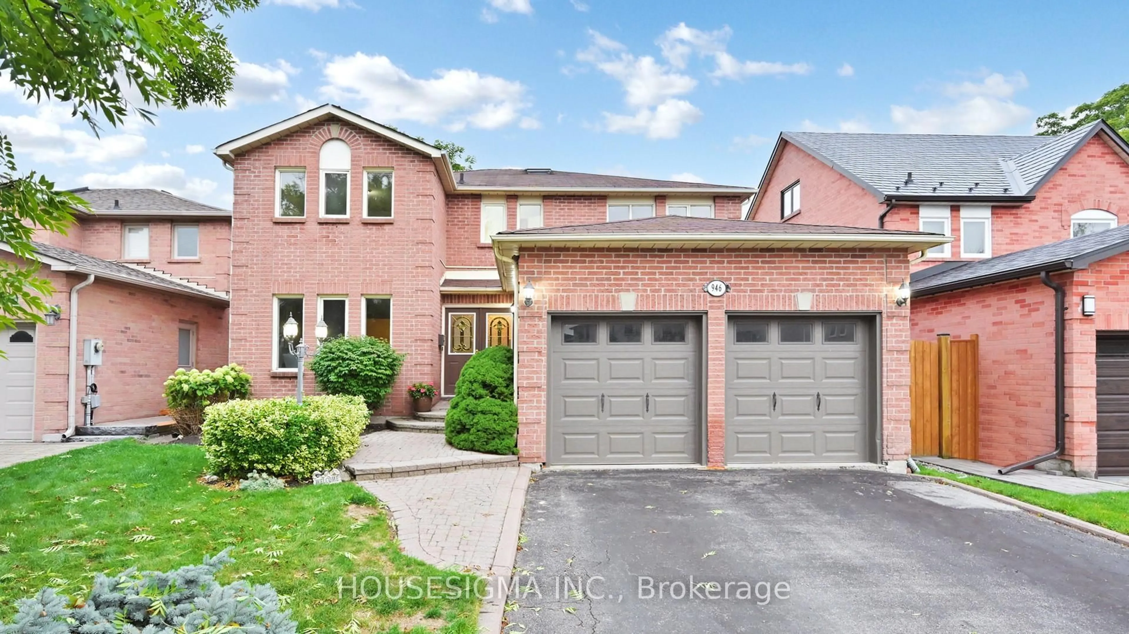 Home with brick exterior material, street for 946 Rambleberry Ave, Pickering Ontario L1V 5Y7