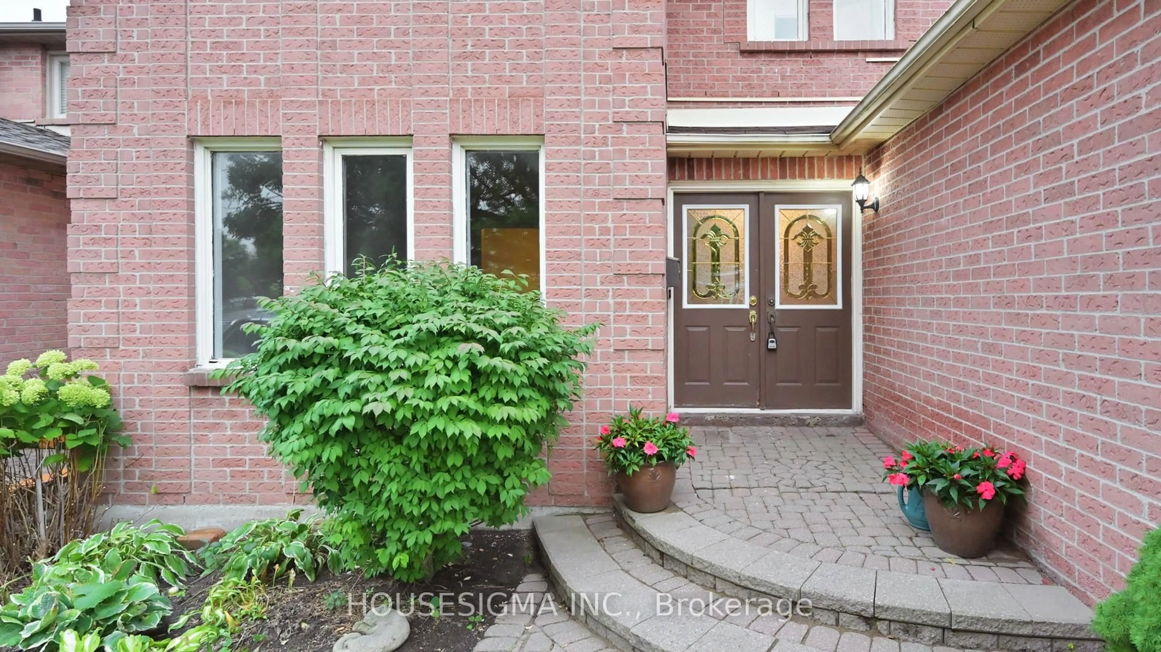 Indoor entryway for 946 Rambleberry Ave, Pickering Ontario L1V 5Y7