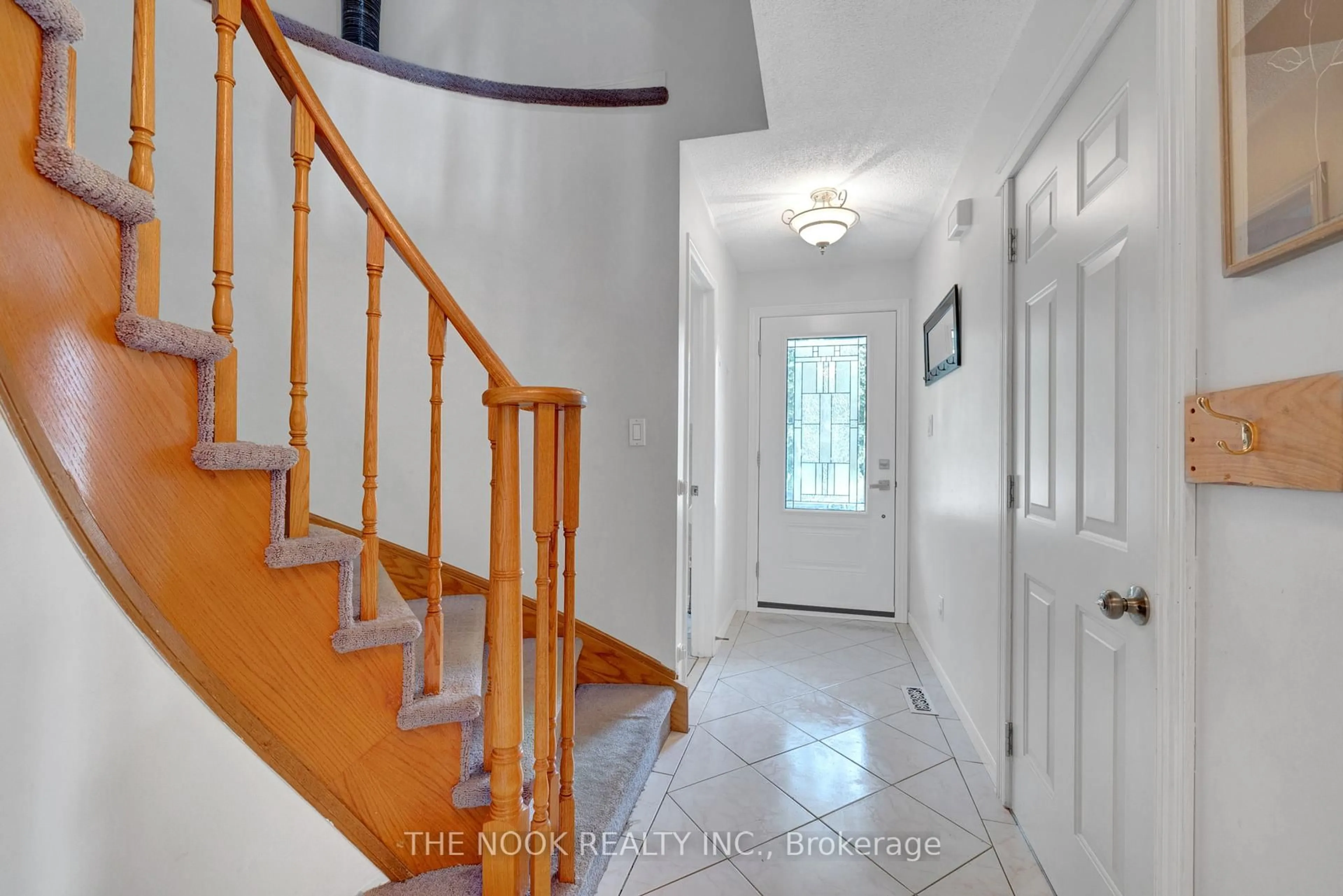 Indoor entryway for 64 Soper Creek Dr, Clarington Ontario L1C 4K7