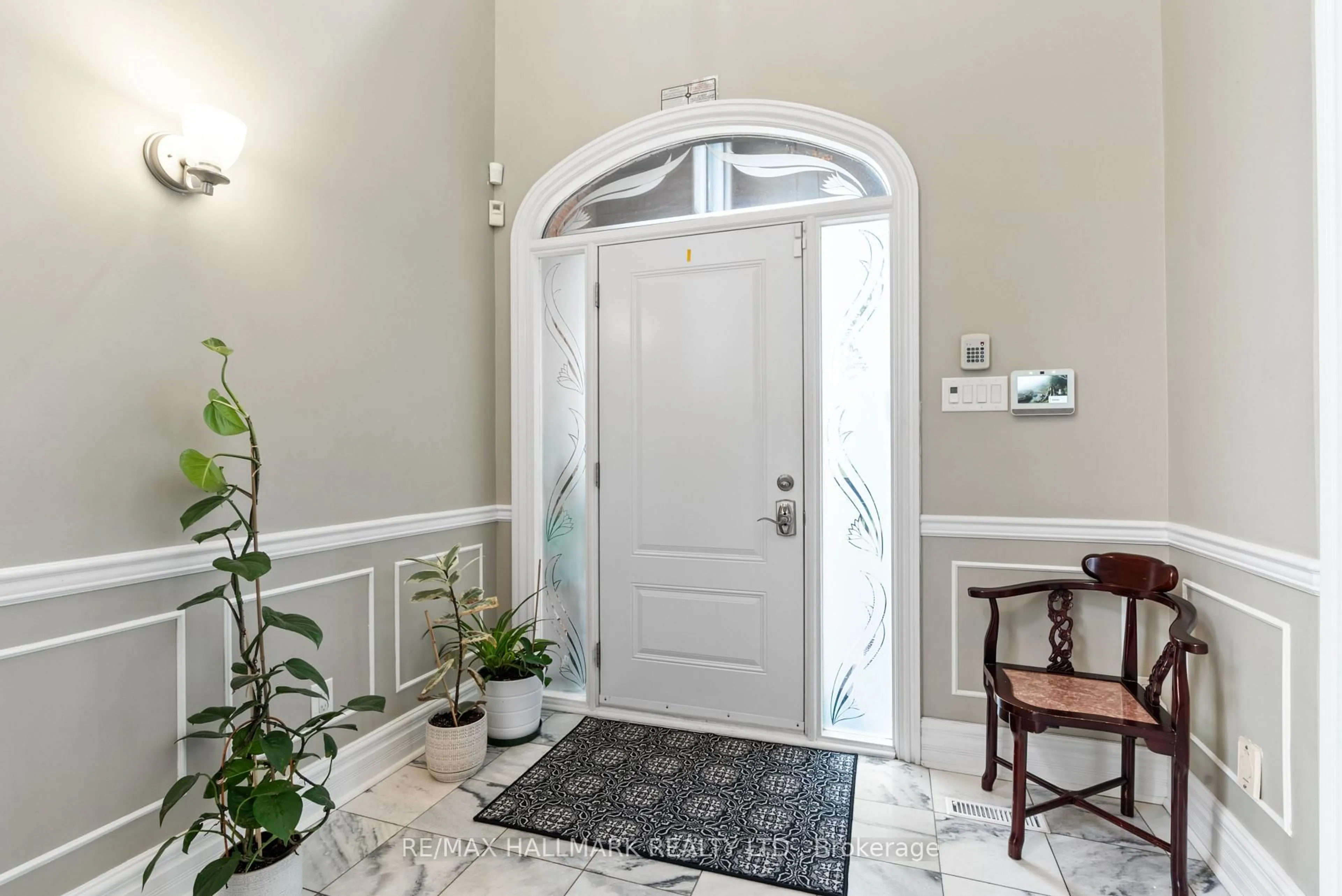 Indoor entryway for 80 Dunstall Cres, Toronto Ontario M1E 3M4