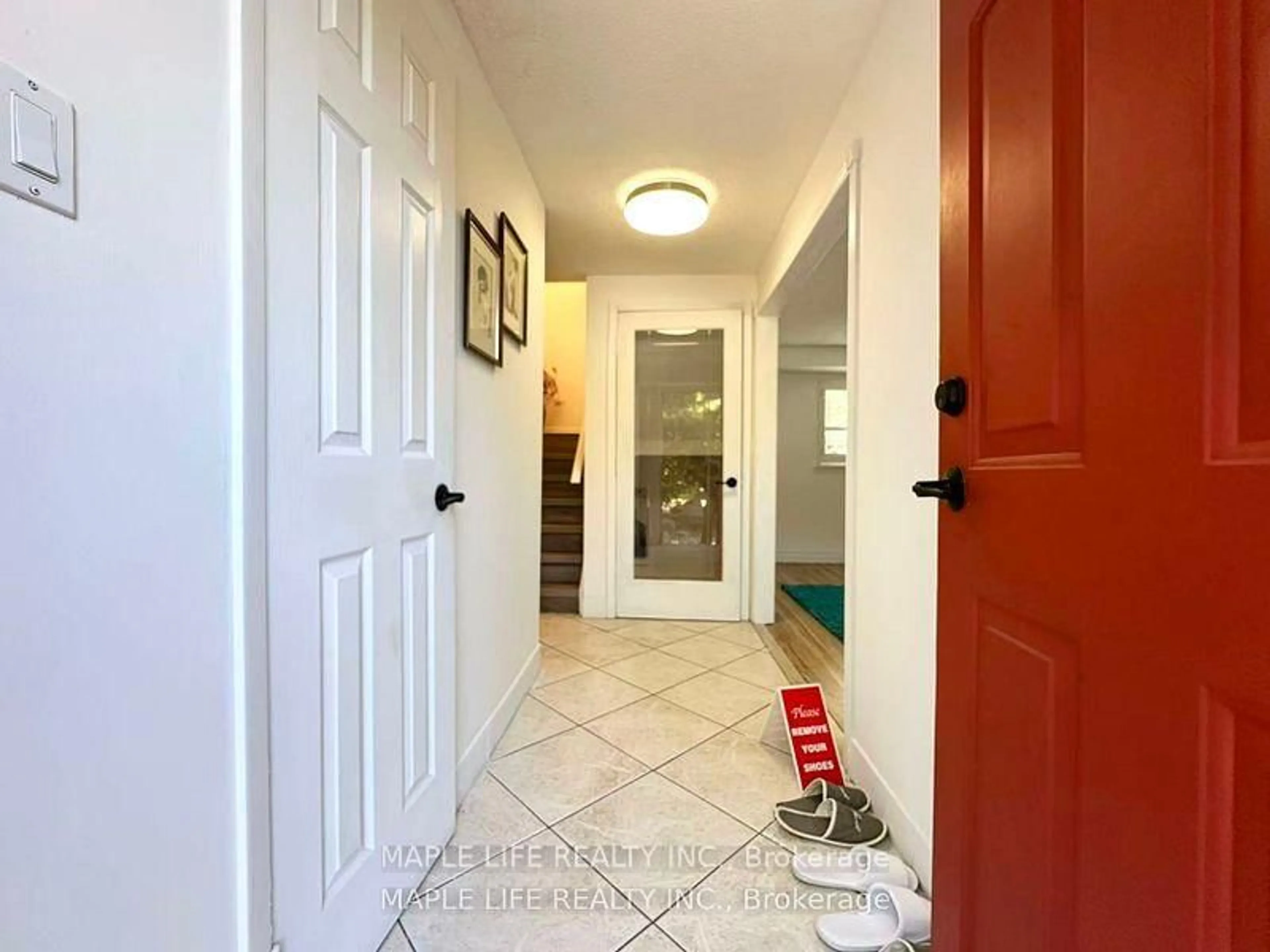 Indoor entryway for 100 Wickson Tr, Toronto Ontario M1B 1P3