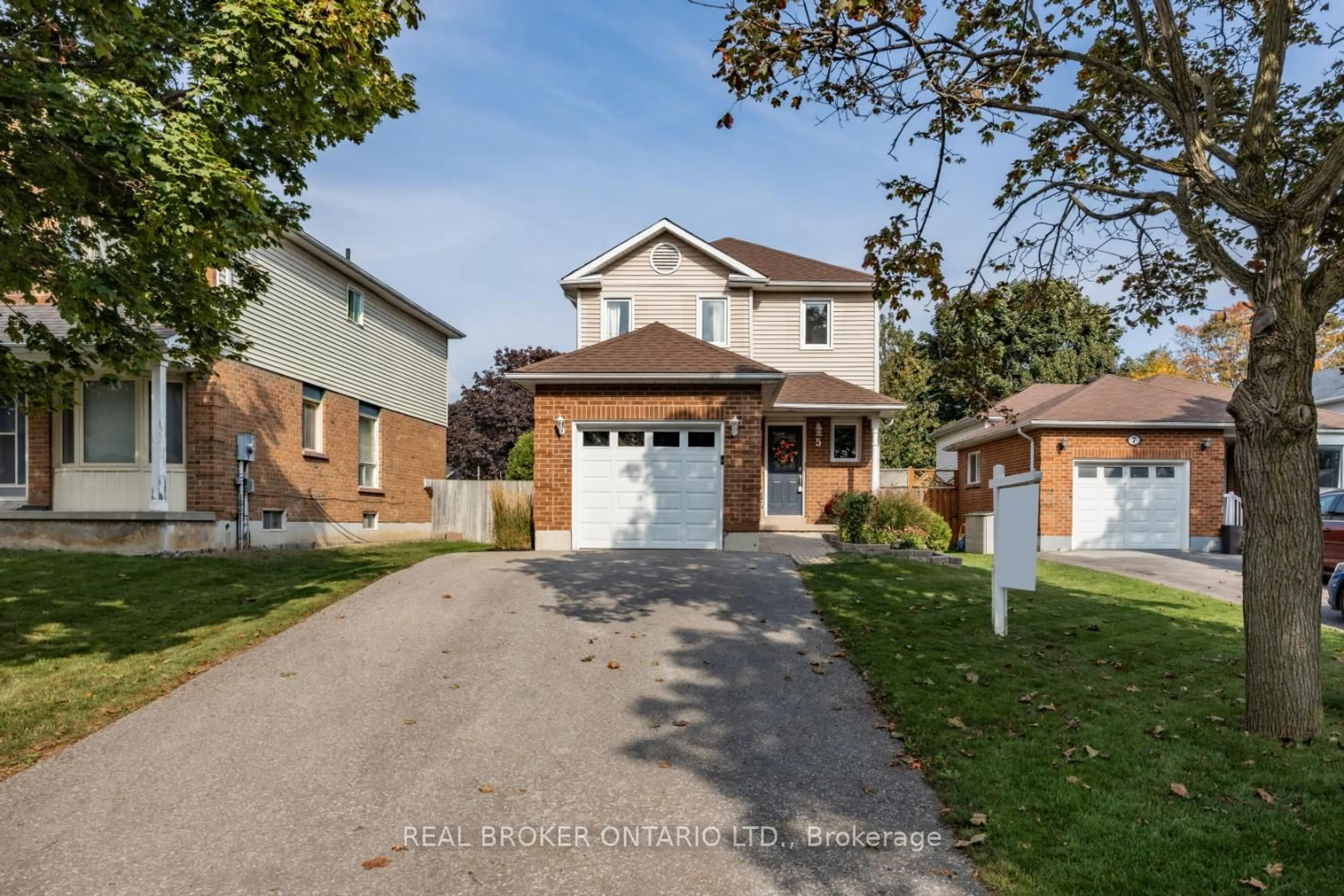 Home with brick exterior material, street for 5 Walbridge Crt, Clarington Ontario L1C 4B7