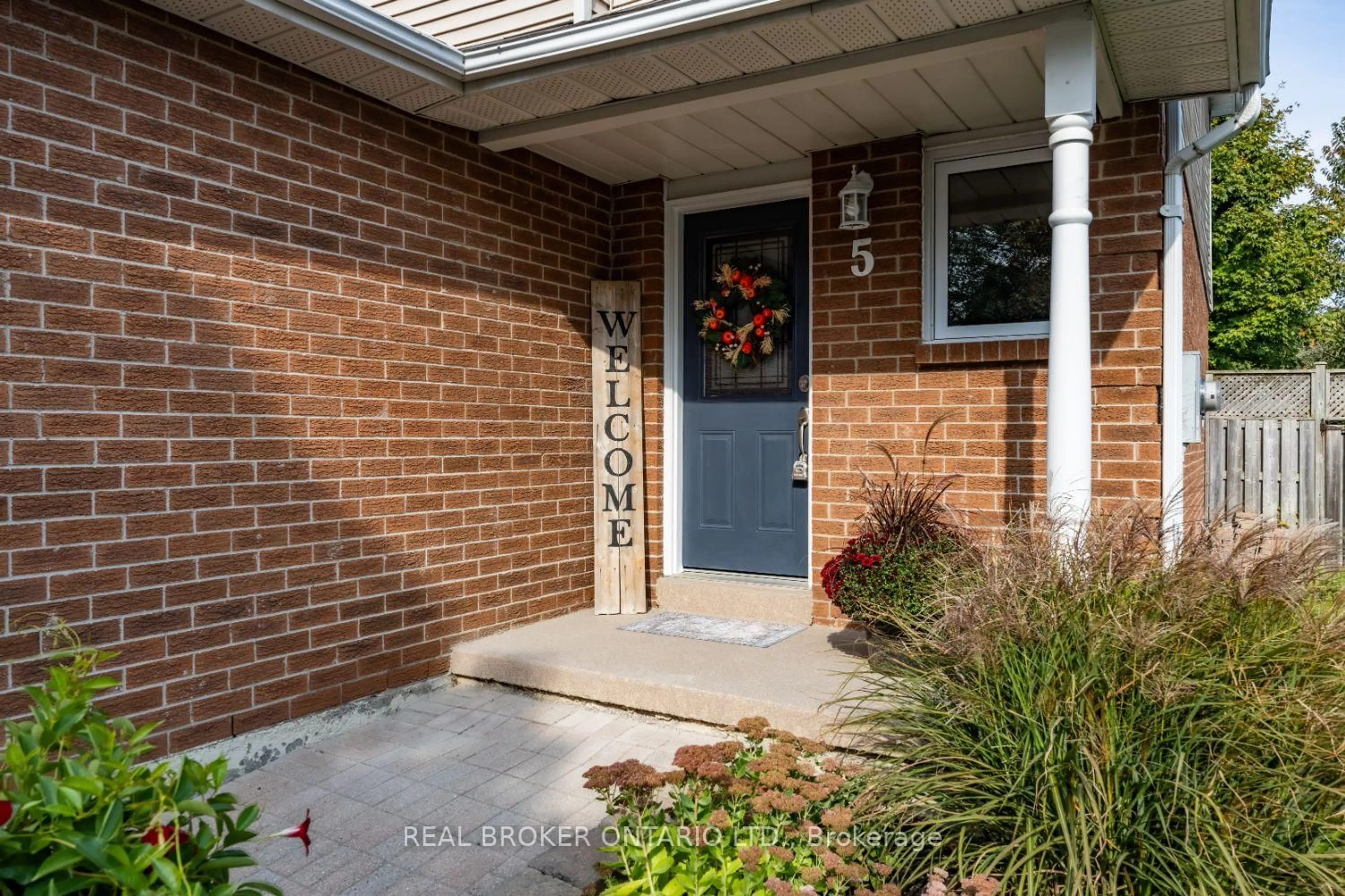 Unknown for 5 Walbridge Crt, Clarington Ontario L1C 4B7