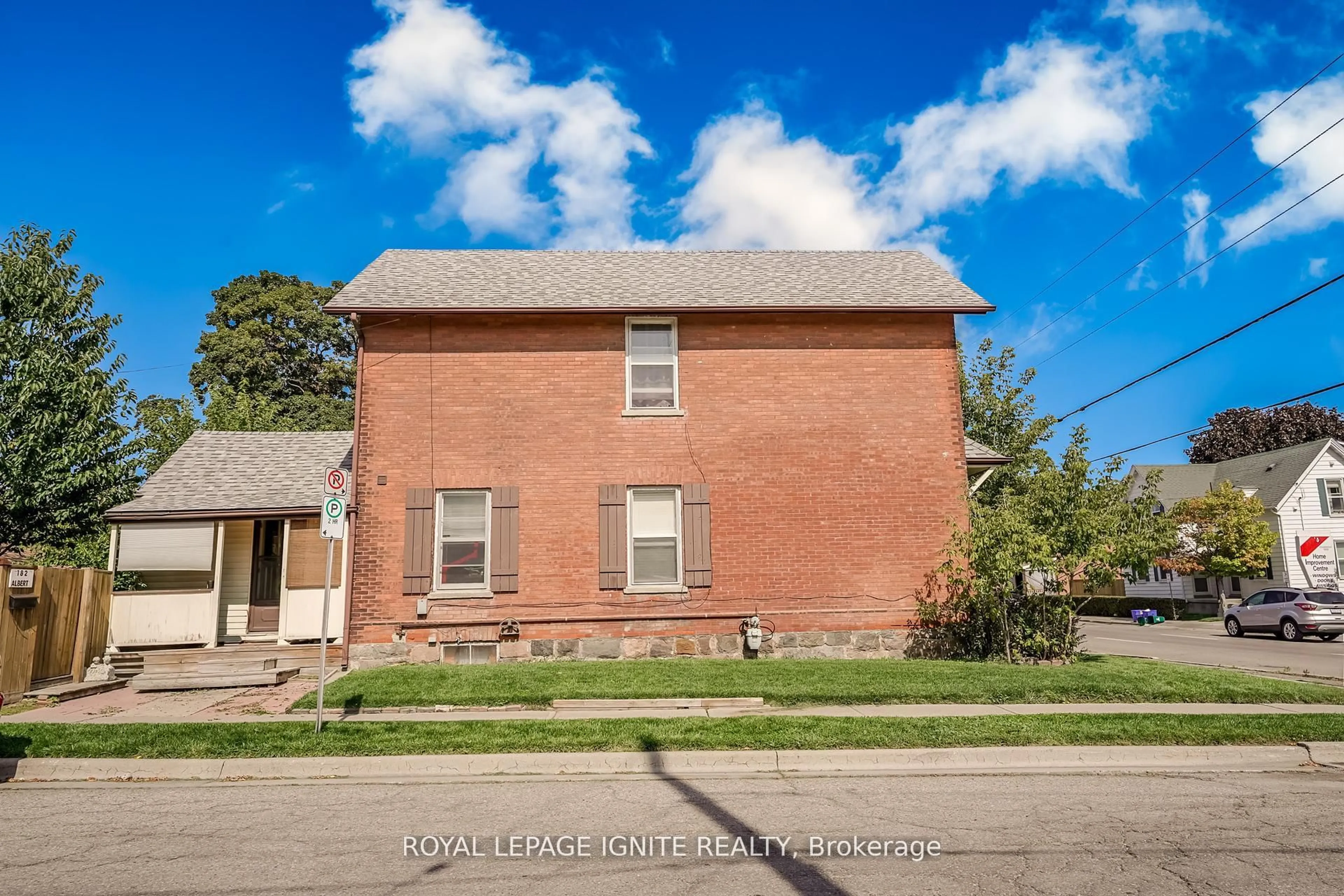 Home with brick exterior material, street for 182 Albert St, Oshawa Ontario L1H 4R2
