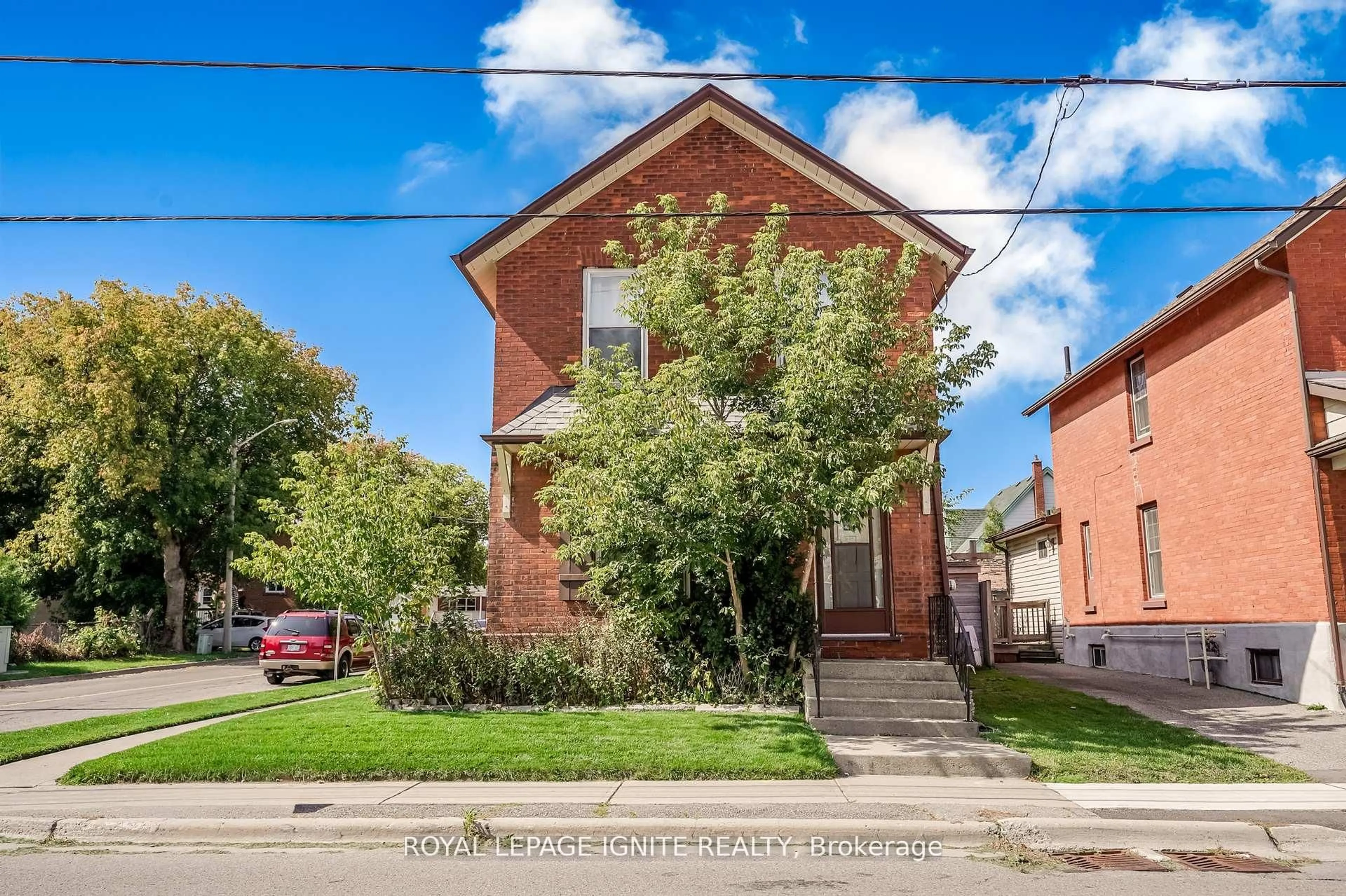 Home with brick exterior material, street for 182 Albert St, Oshawa Ontario L1H 4R2