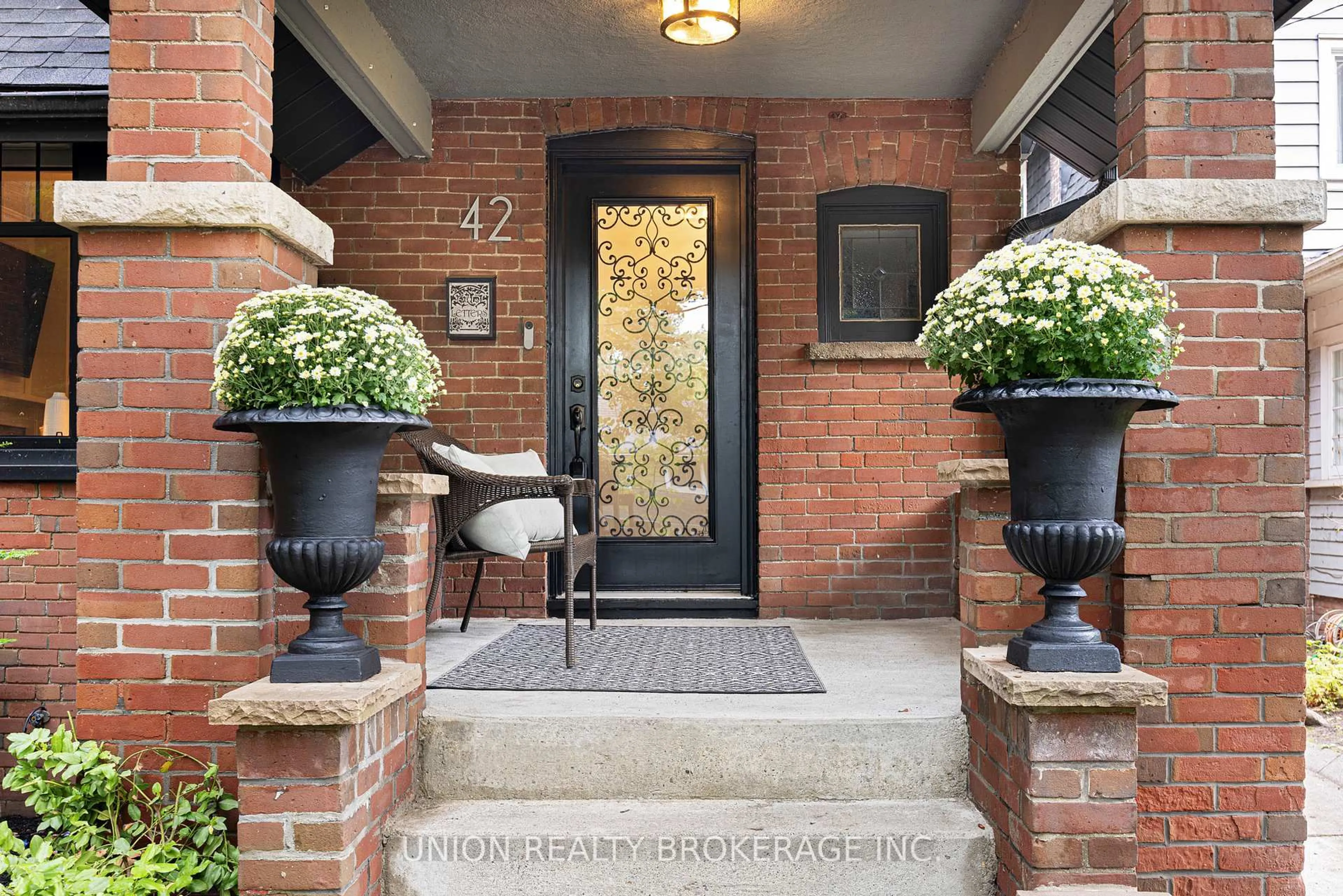 Indoor entryway for 42 Fairmount Cres, Toronto Ontario M4L 2H4