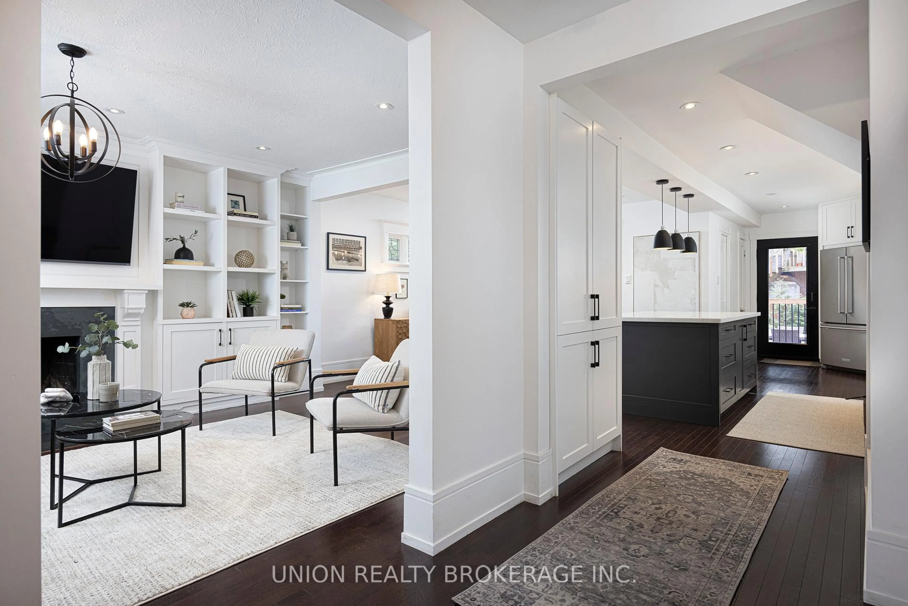 Indoor entryway for 42 Fairmount Cres, Toronto Ontario M4L 2H4