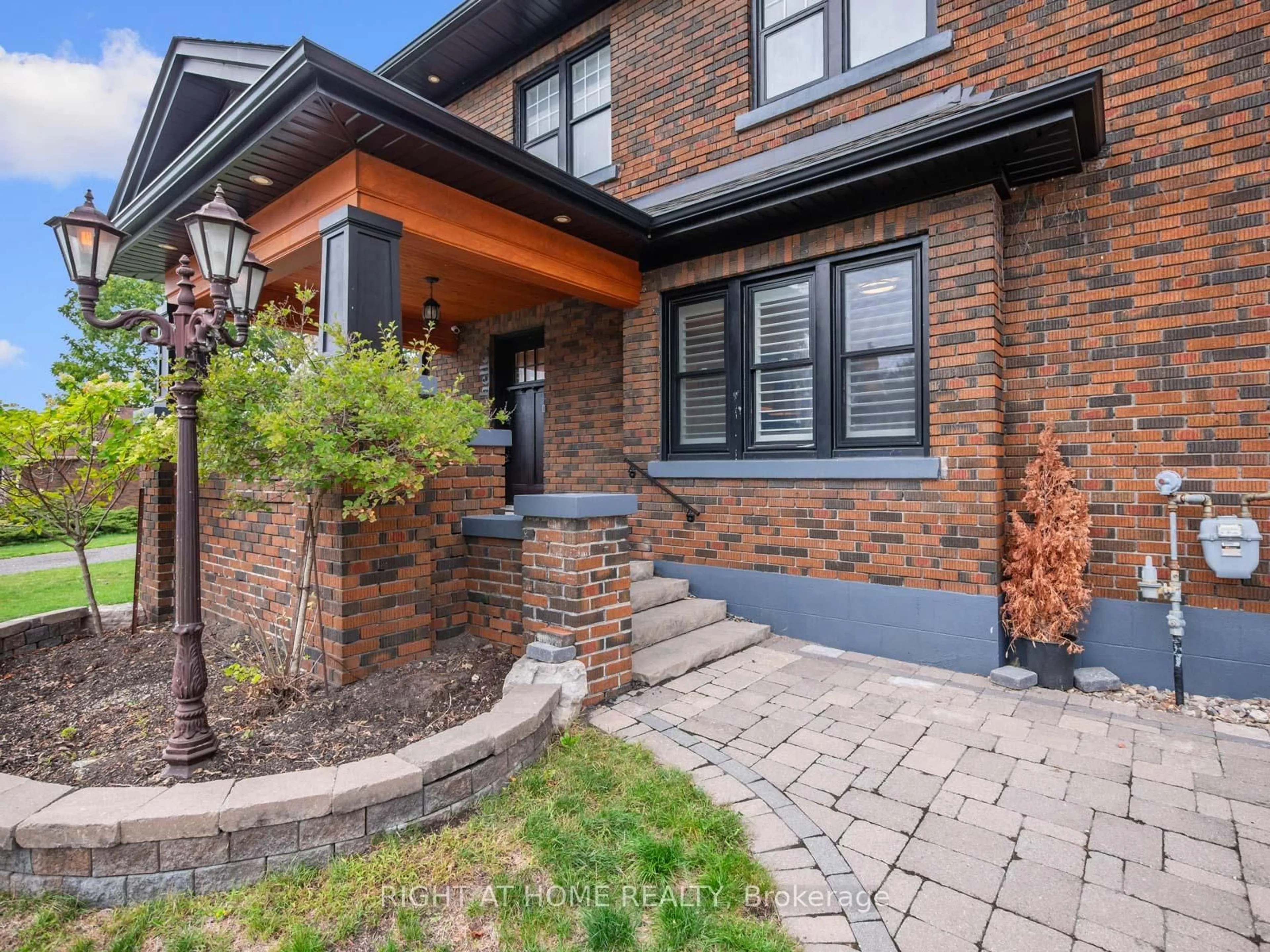 Home with brick exterior material, street for 300 William St, Oshawa Ontario L1G 1K8