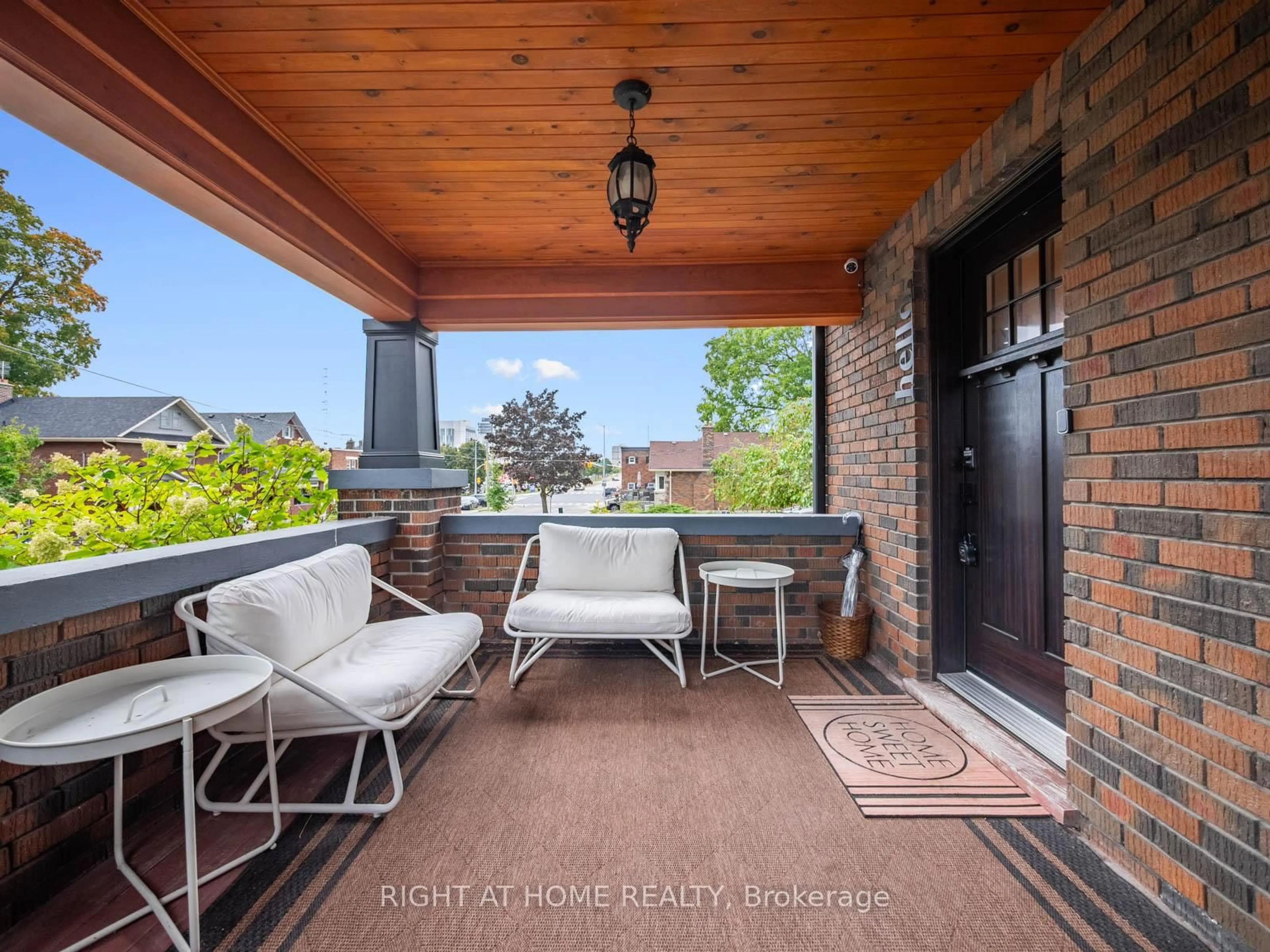 Patio, street for 300 William St, Oshawa Ontario L1G 1K8