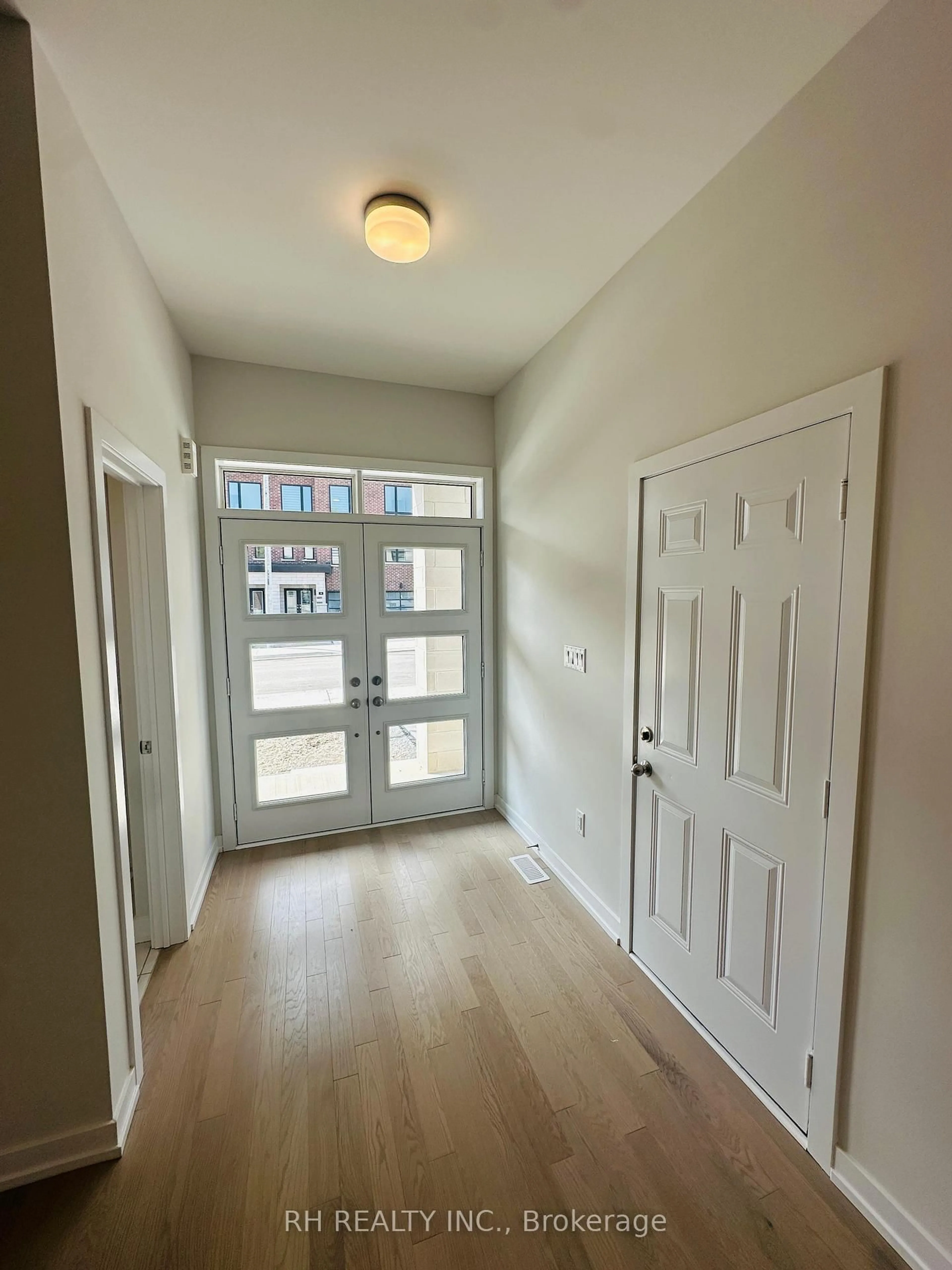 Indoor entryway for 37 Danielle Moore Circ, Toronto Ontario M1P 3S5