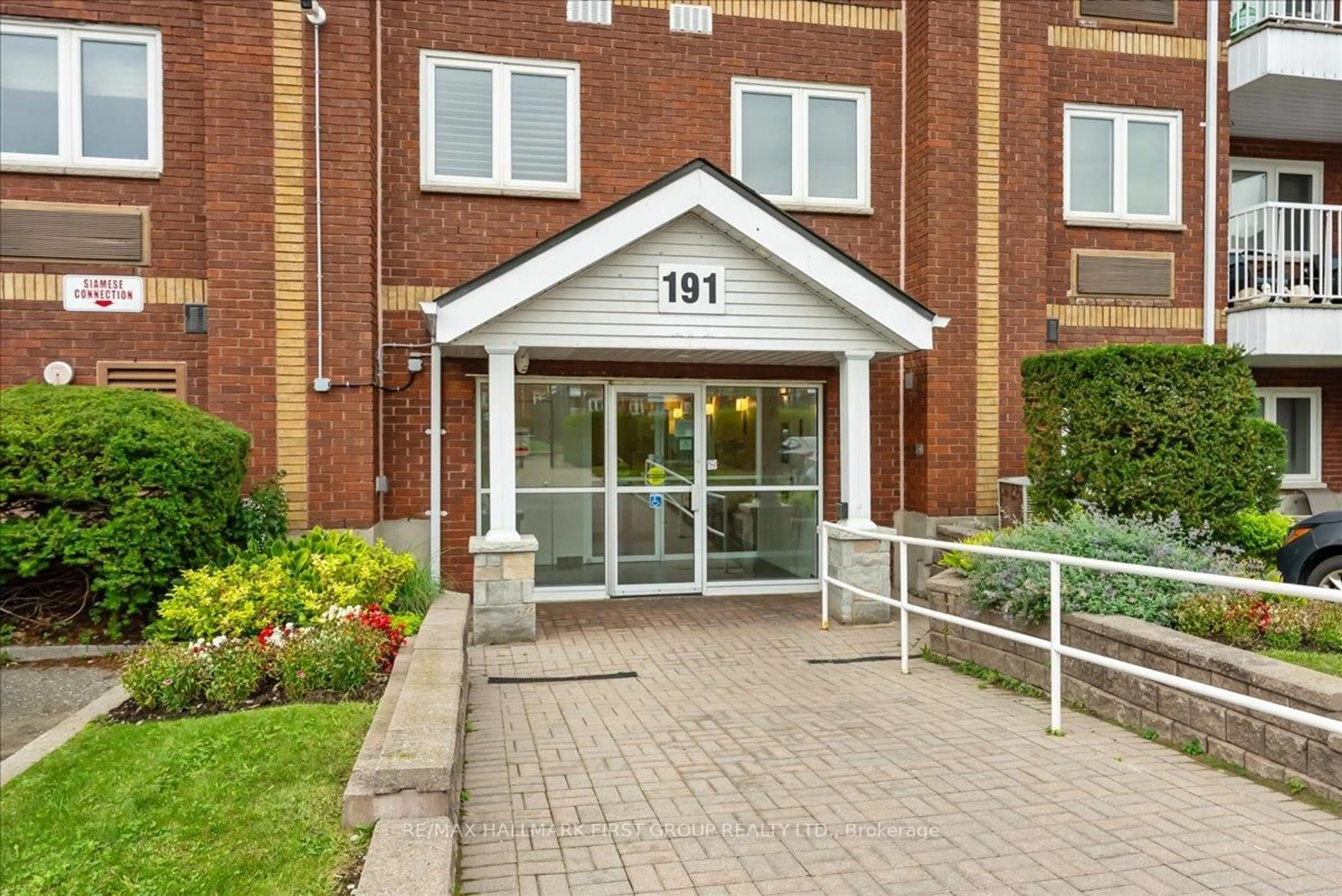 Indoor foyer for 191 Lake Driveway #216, Ajax Ontario L1S 7H9