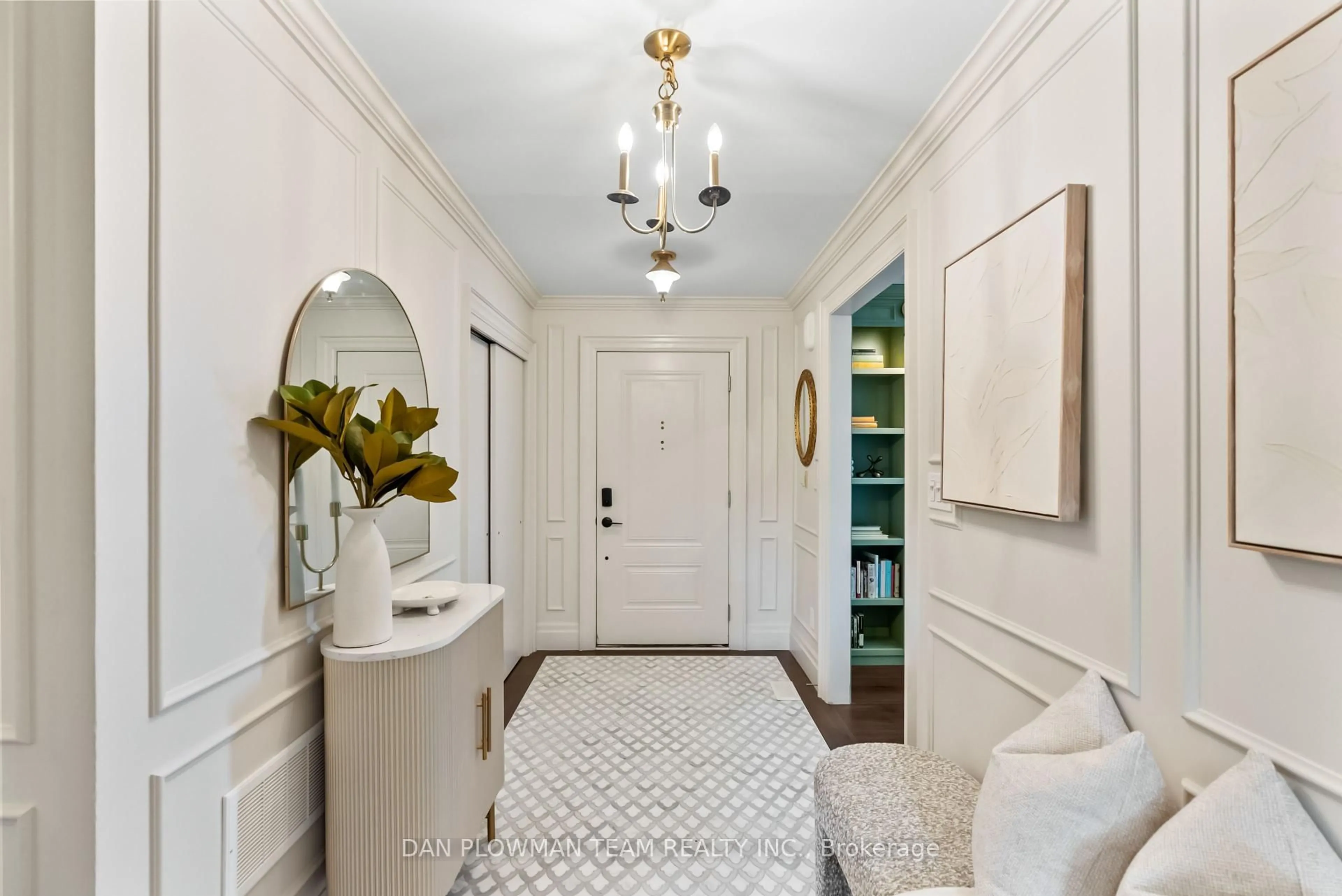 Indoor entryway for 15 Concession St, Clarington Ontario L1C 1Y2