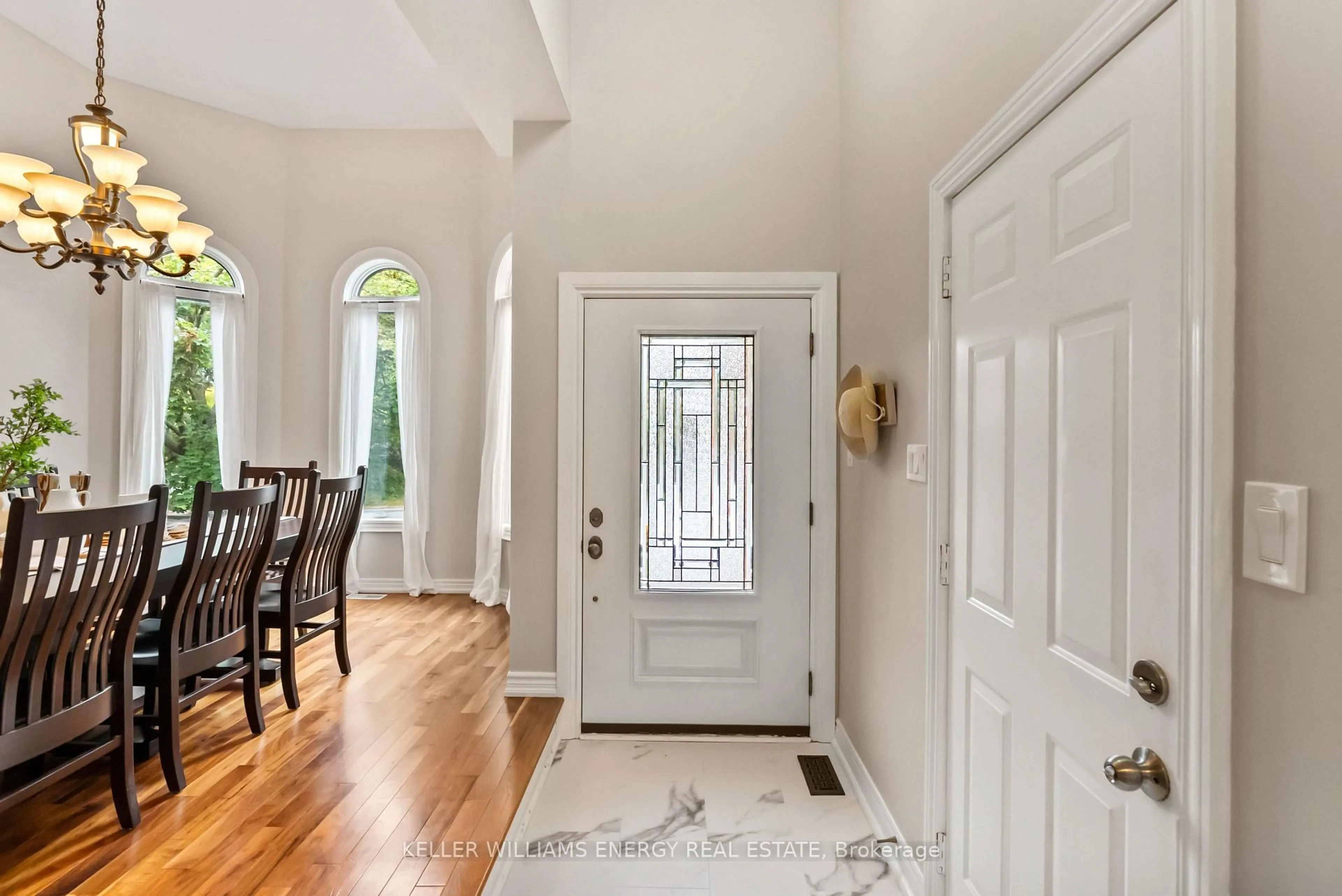 Indoor entryway for 29 Melody Dr, Whitby Ontario L1M 1K6