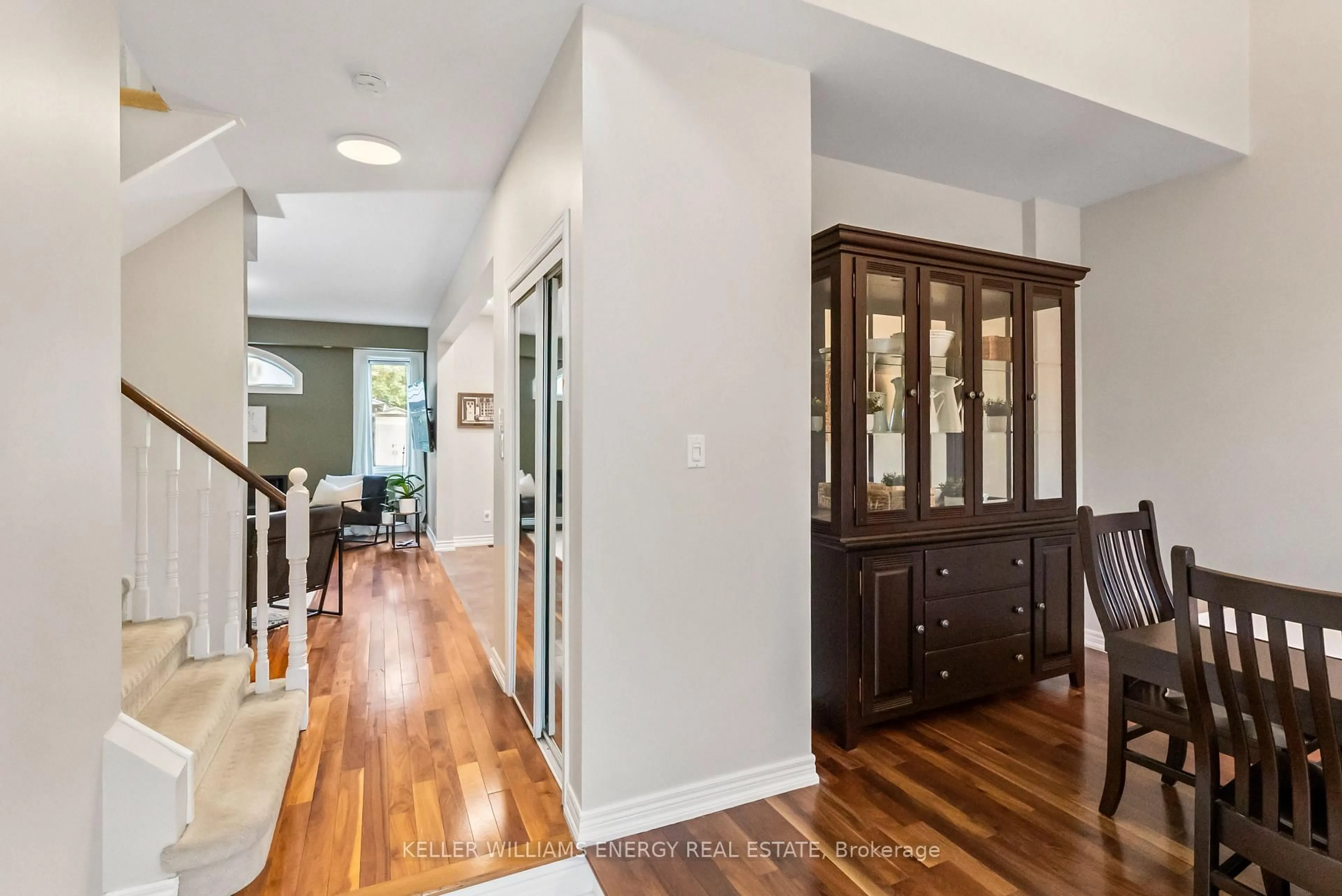 Indoor entryway for 29 Melody Dr, Whitby Ontario L1M 1K6