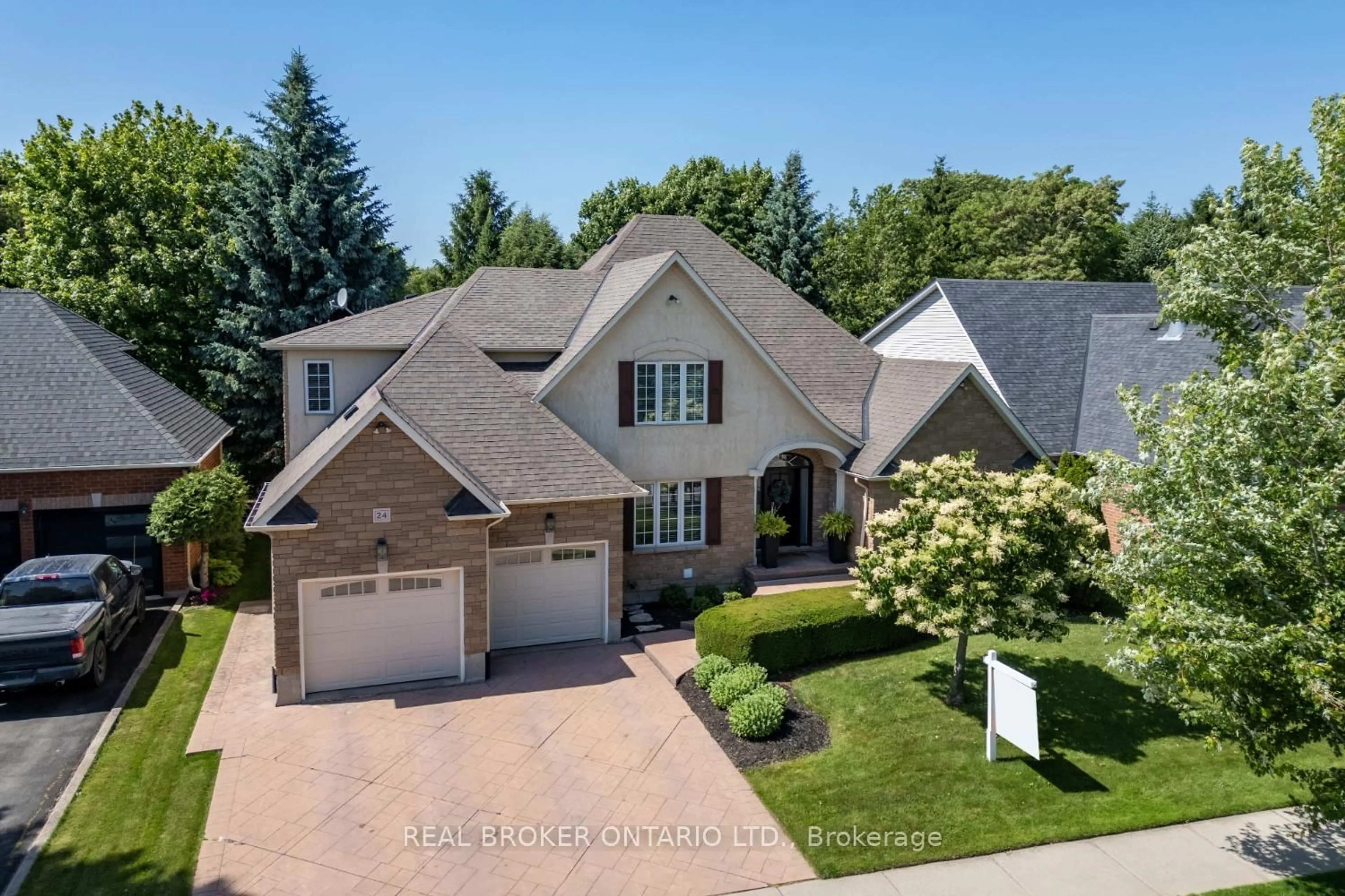 A pic from outside/outdoor area/front of a property/back of a property/a pic from drone, street for 24 Worthington Dr, Clarington Ontario L1E 3A4