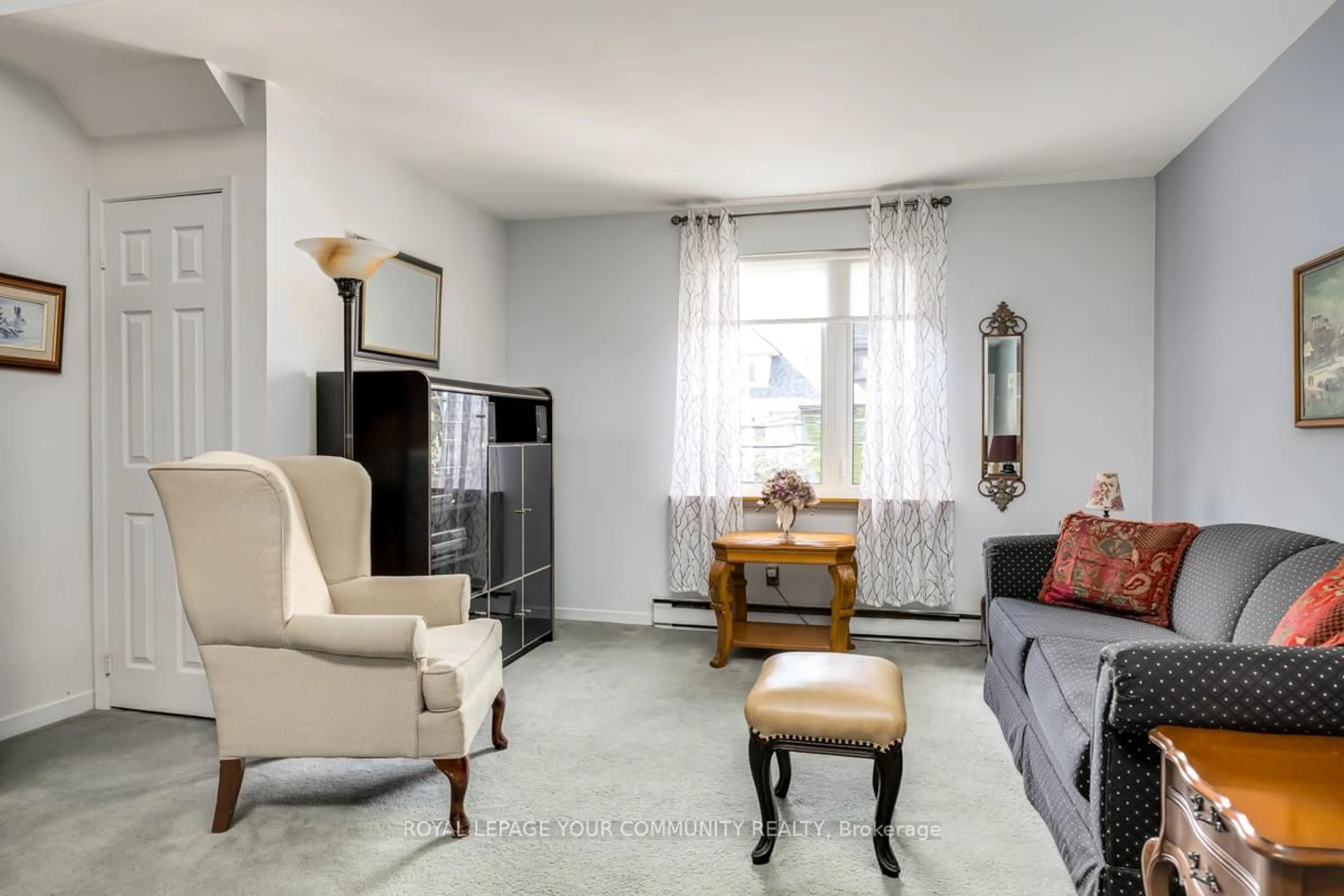 Living room with furniture, unknown for 37 Connaught Ave, Toronto Ontario M4L 2V8
