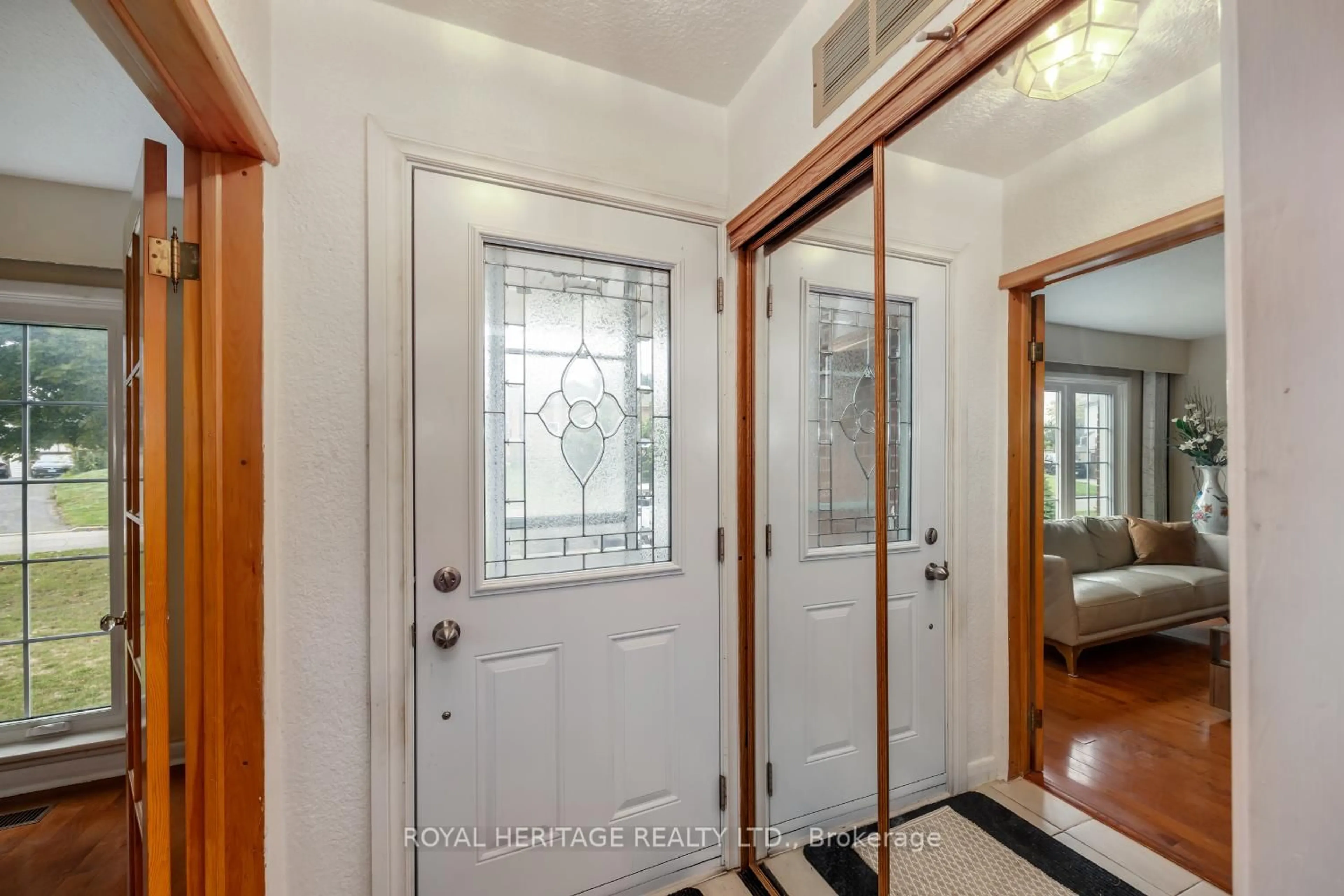 Indoor entryway for 49 Tansley Ave, Toronto Ontario M1J 1P2