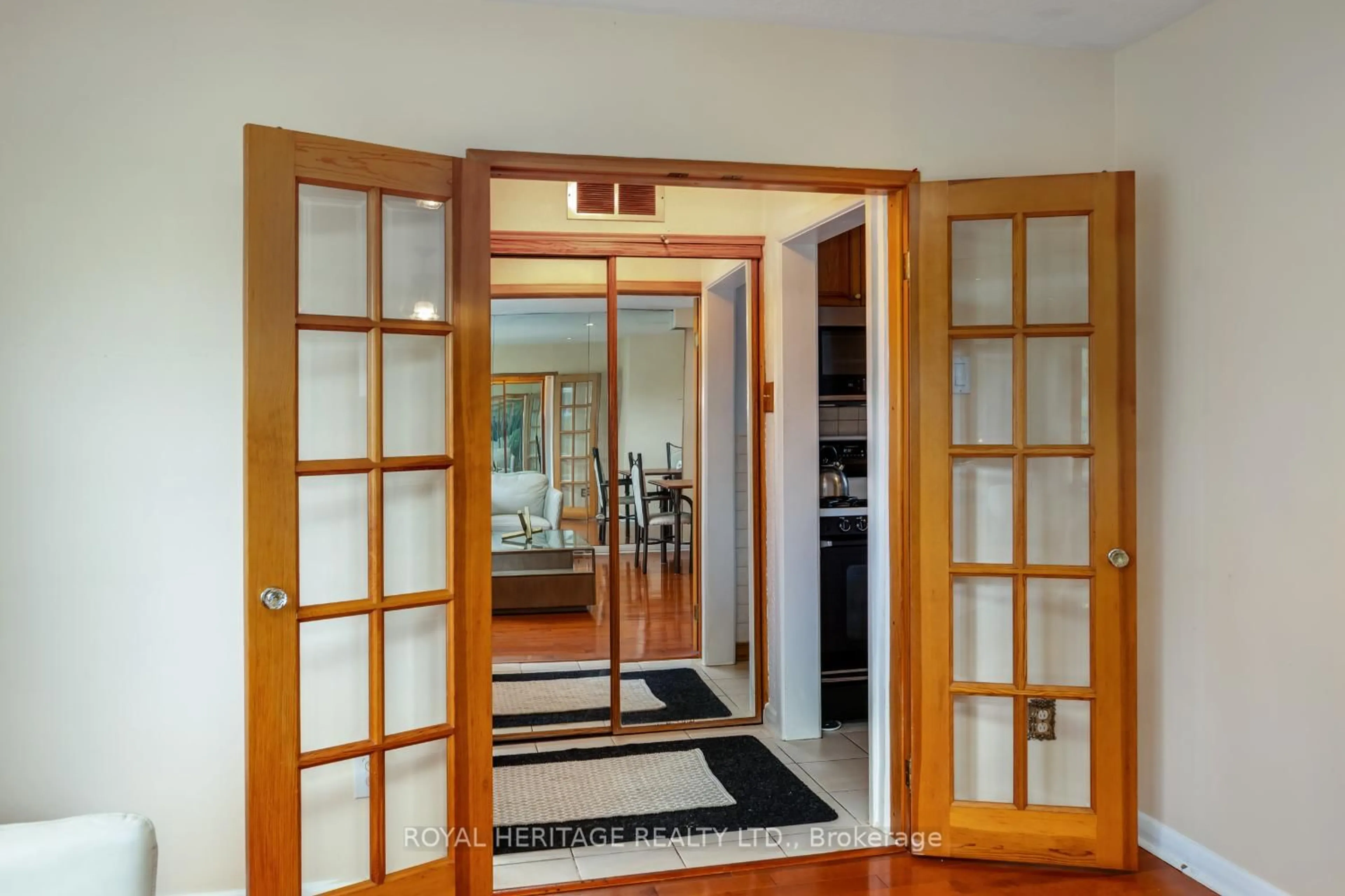Indoor entryway for 49 Tansley Ave, Toronto Ontario M1J 1P2
