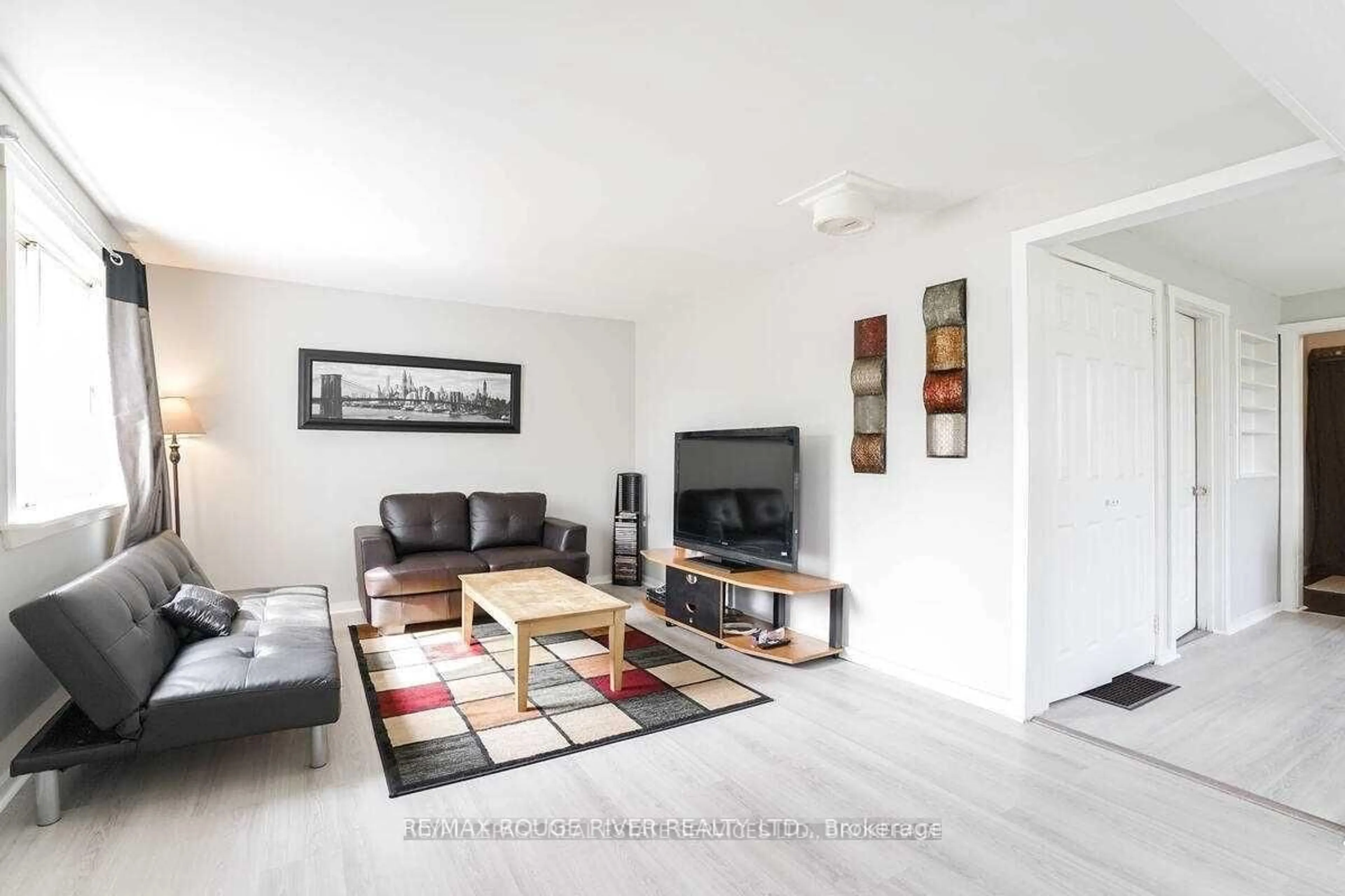 Living room with furniture, unknown for 1725 Spruce Hill Rd, Pickering Ontario L1V 1S3