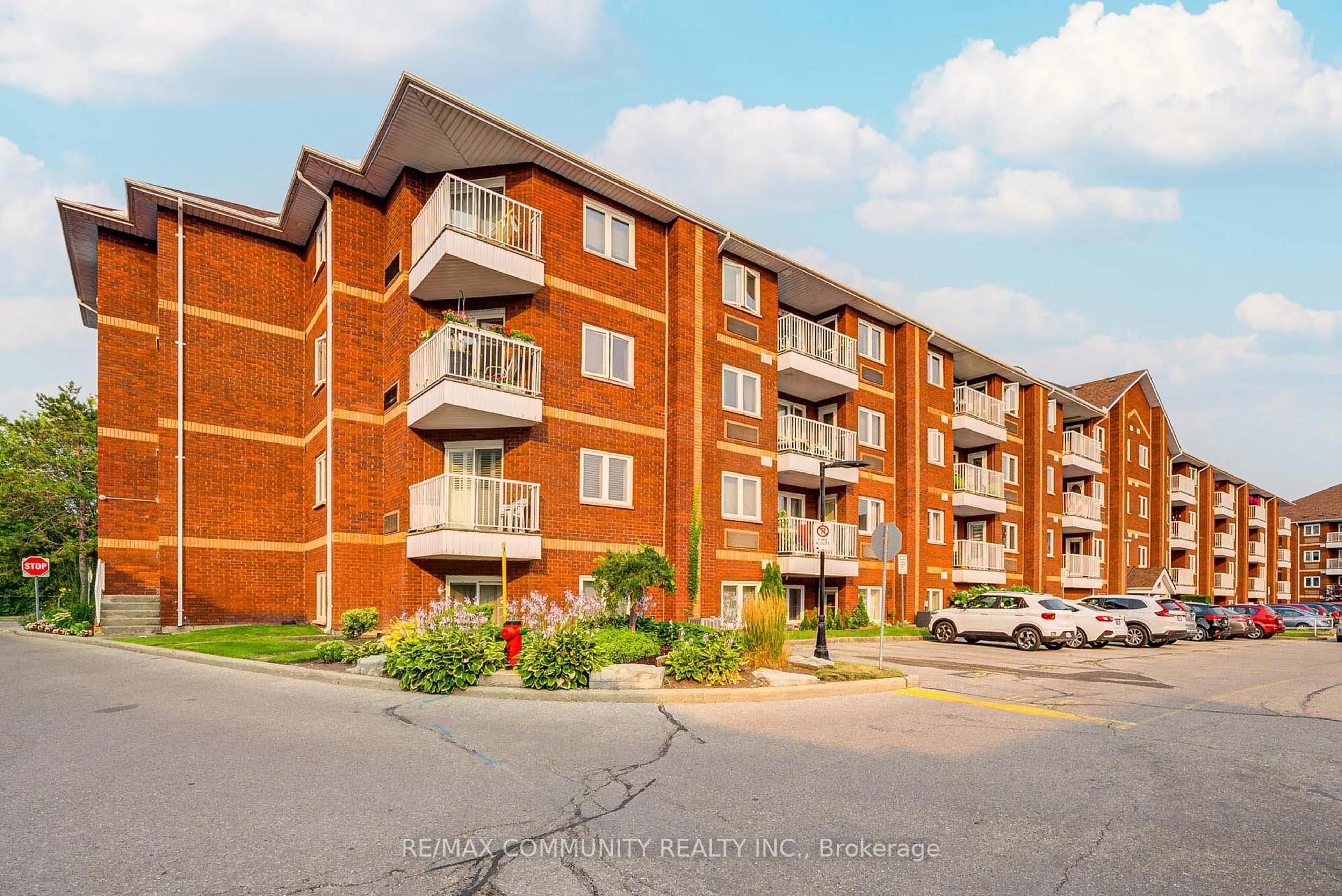 A pic from outside/outdoor area/front of a property/back of a property/a pic from drone, street for 191 Lake Driveway #201, Ajax Ontario L1S 7H9