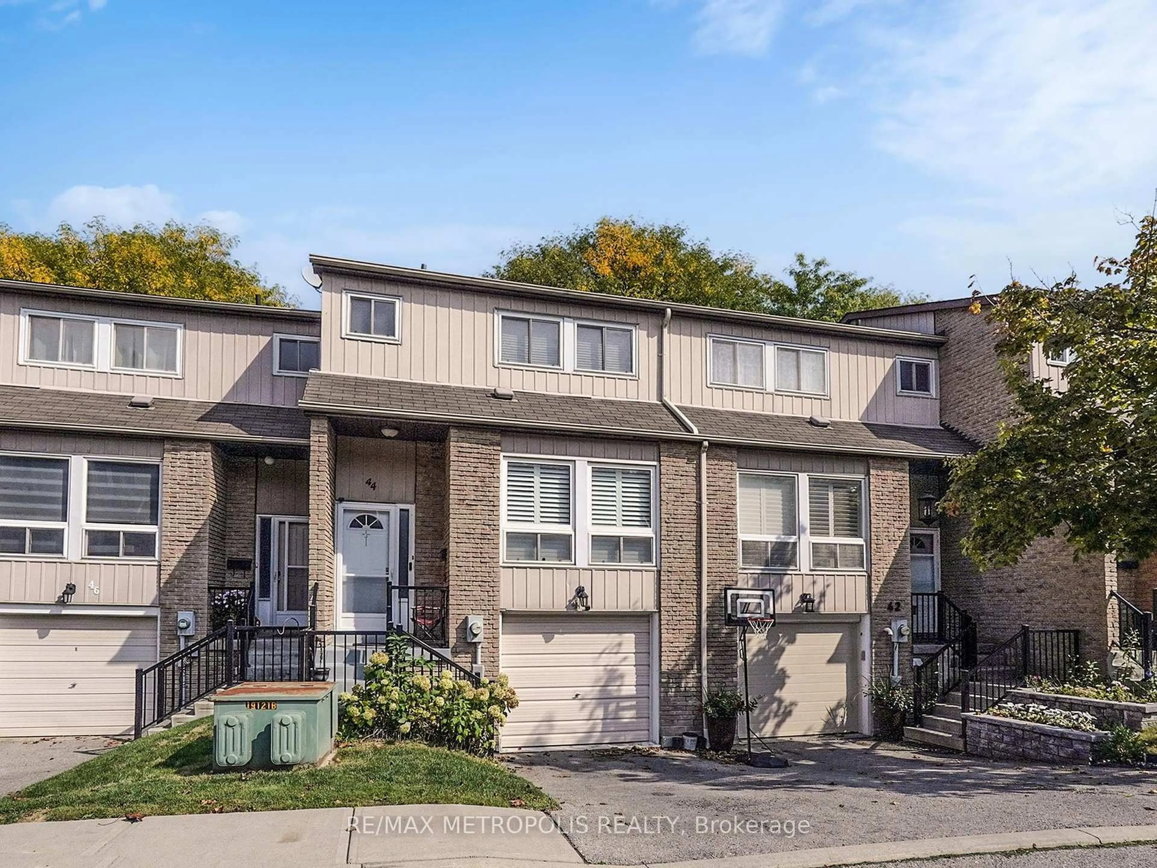 Home with brick exterior material, street for 44 Willows Lane #4040, Ajax Ontario L1S 6E8
