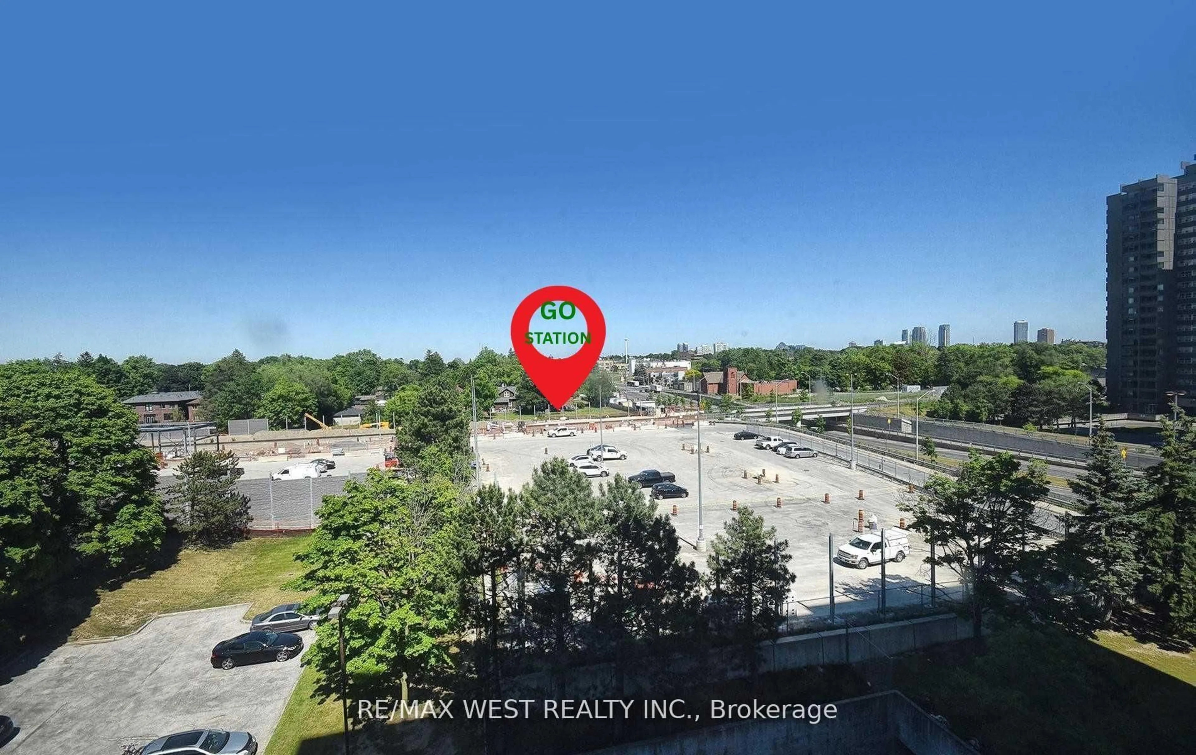 A pic from outside/outdoor area/front of a property/back of a property/a pic from drone, city buildings view from balcony for 1 Reidmount Ave #706, Toronto Ontario M1S 4V3