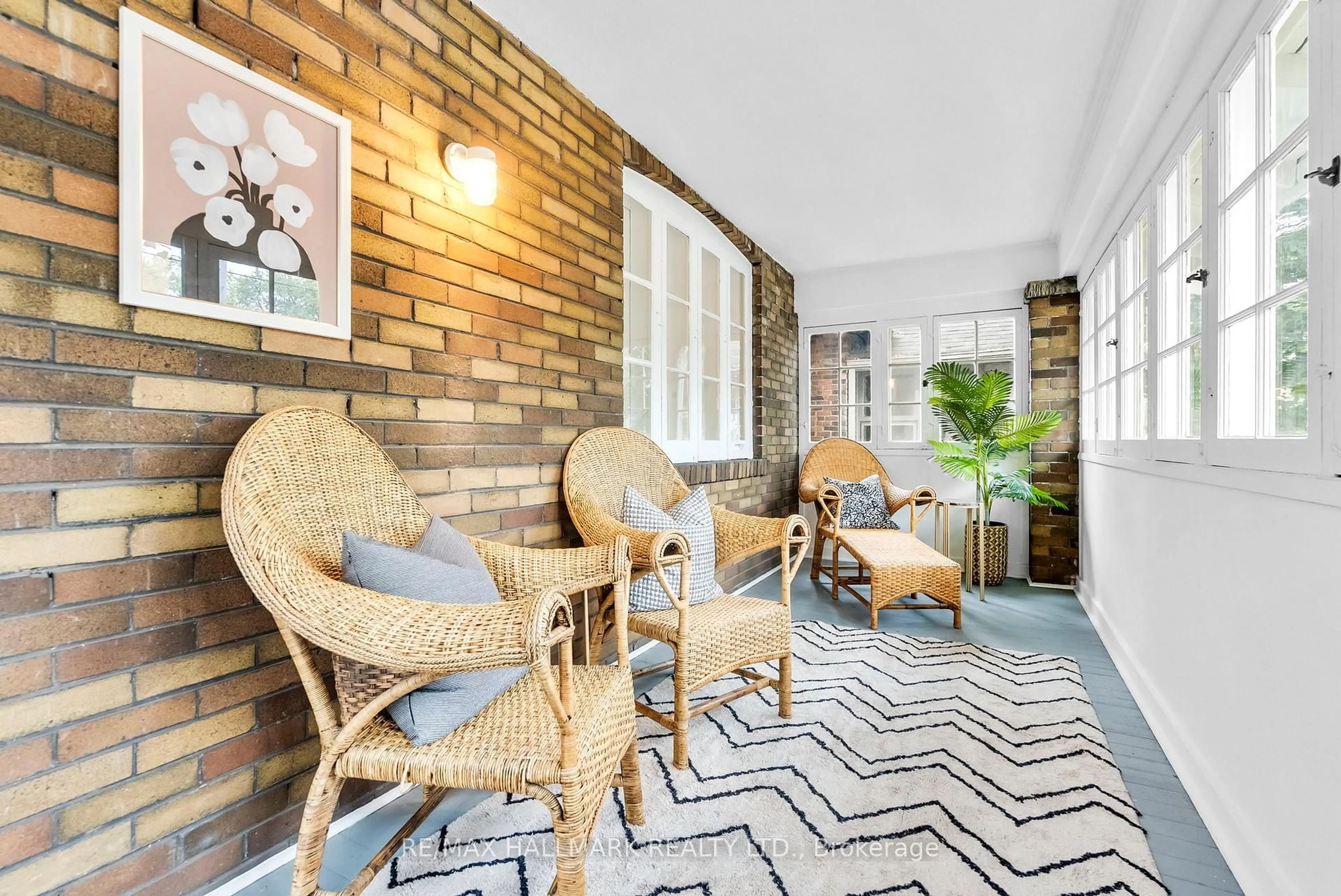Patio, street for 2099 Gerrard St, Toronto Ontario M4E 2B9