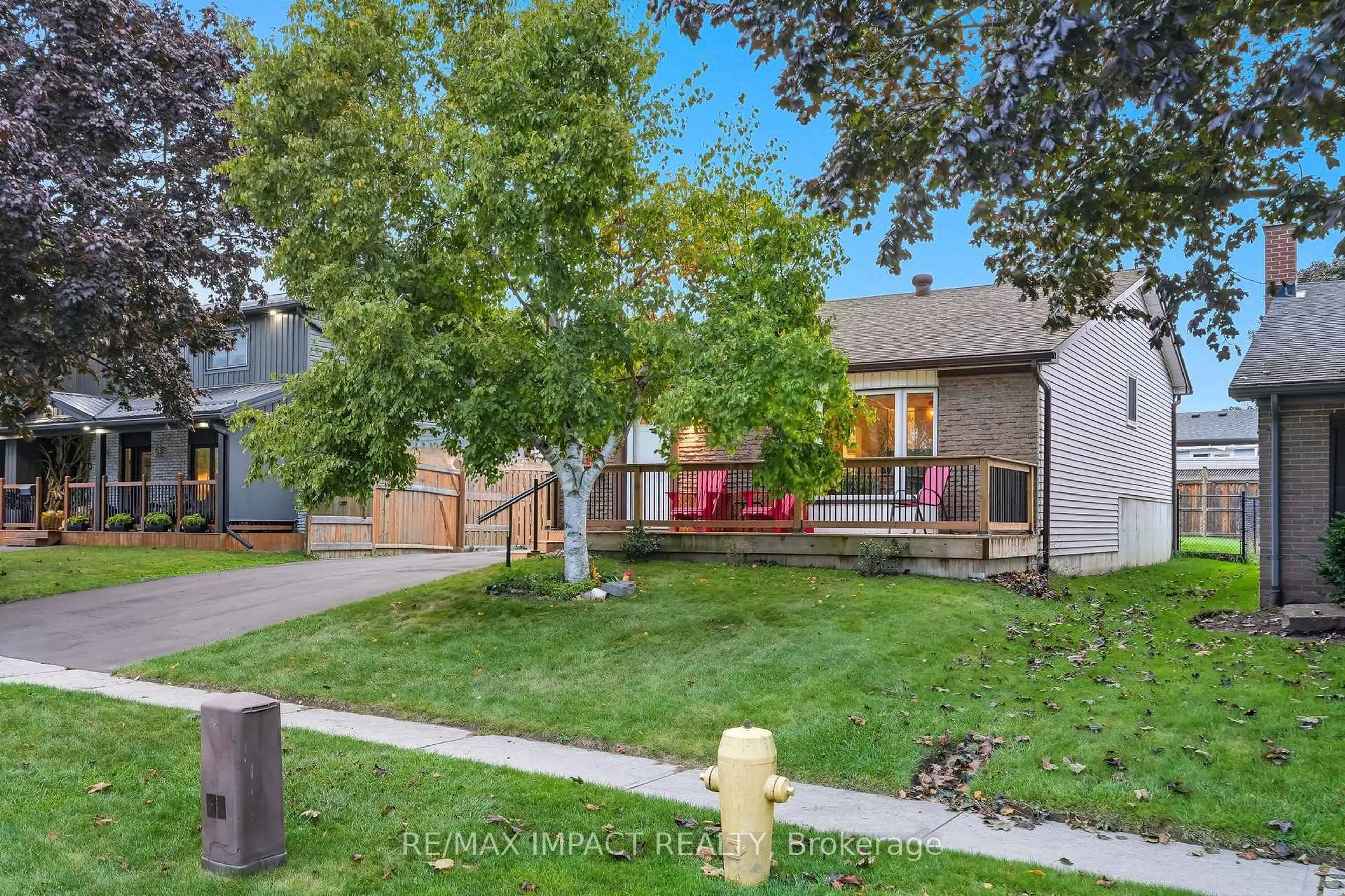A pic from outside/outdoor area/front of a property/back of a property/a pic from drone, street for 25 Roser Cres, Clarington Ontario L1C 3N7