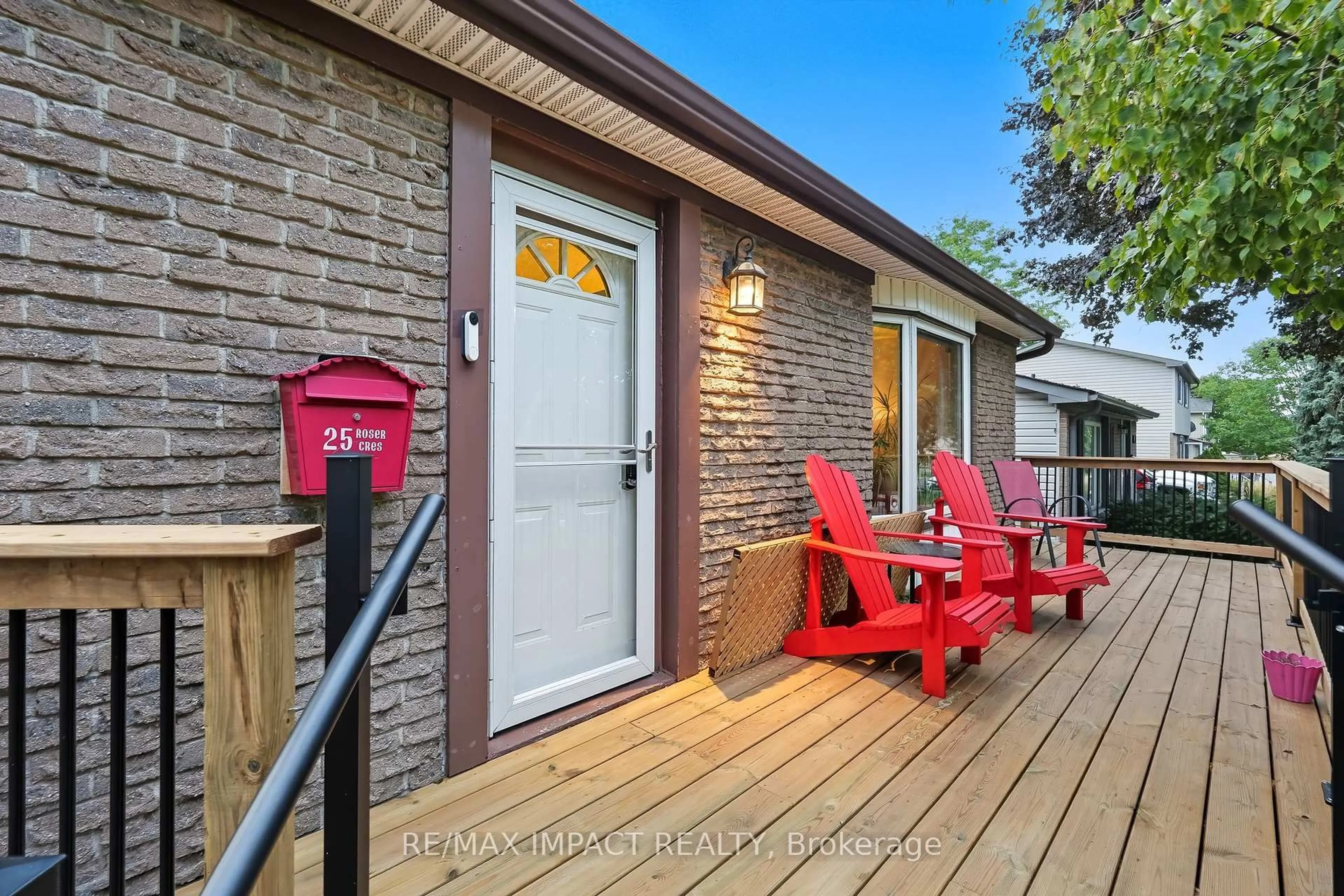 Patio, street for 25 Roser Cres, Clarington Ontario L1C 3N7