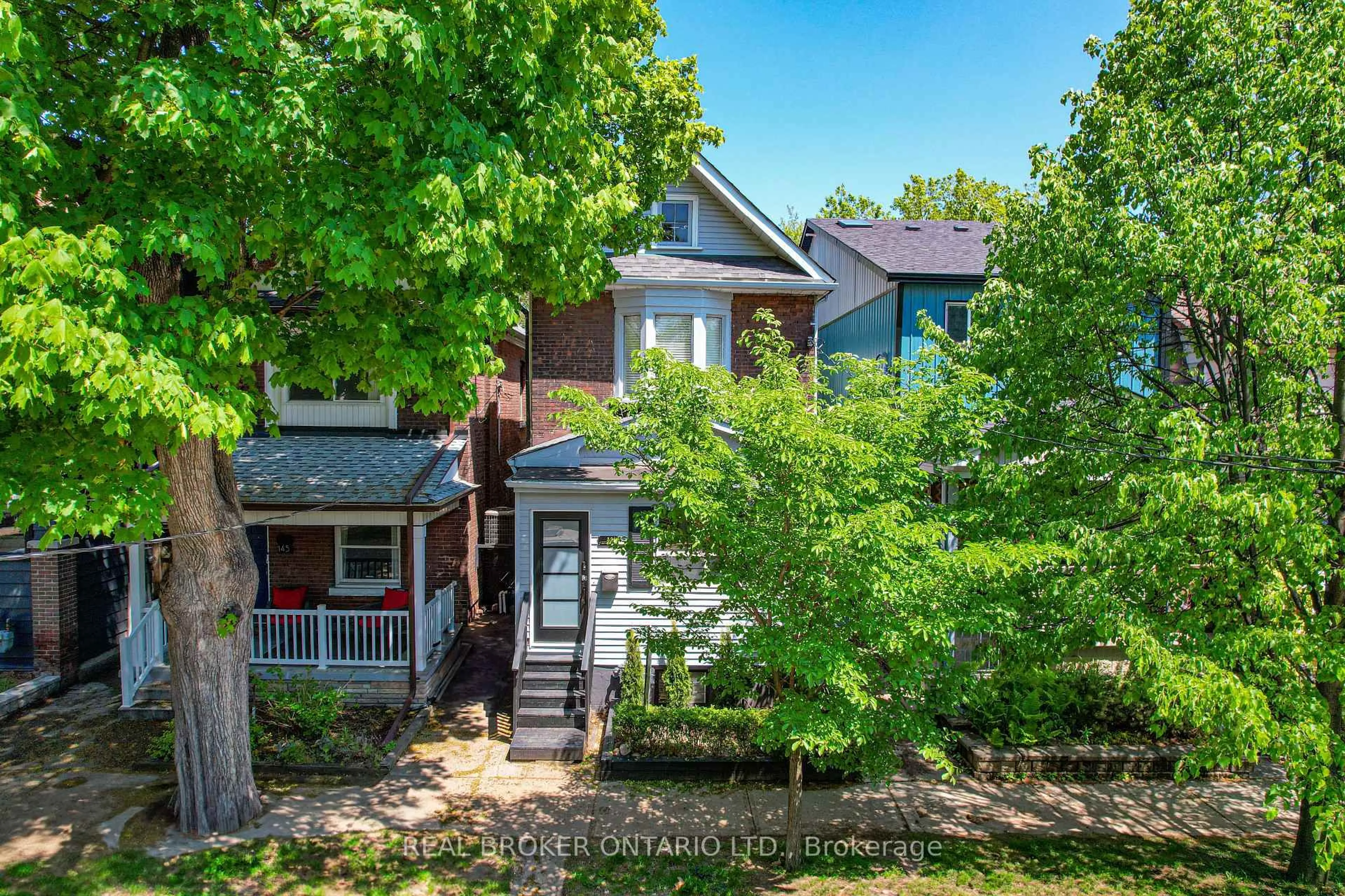 A pic from outside/outdoor area/front of a property/back of a property/a pic from drone, street for 143 Parkmount Rd, Toronto Ontario M4J 4V3