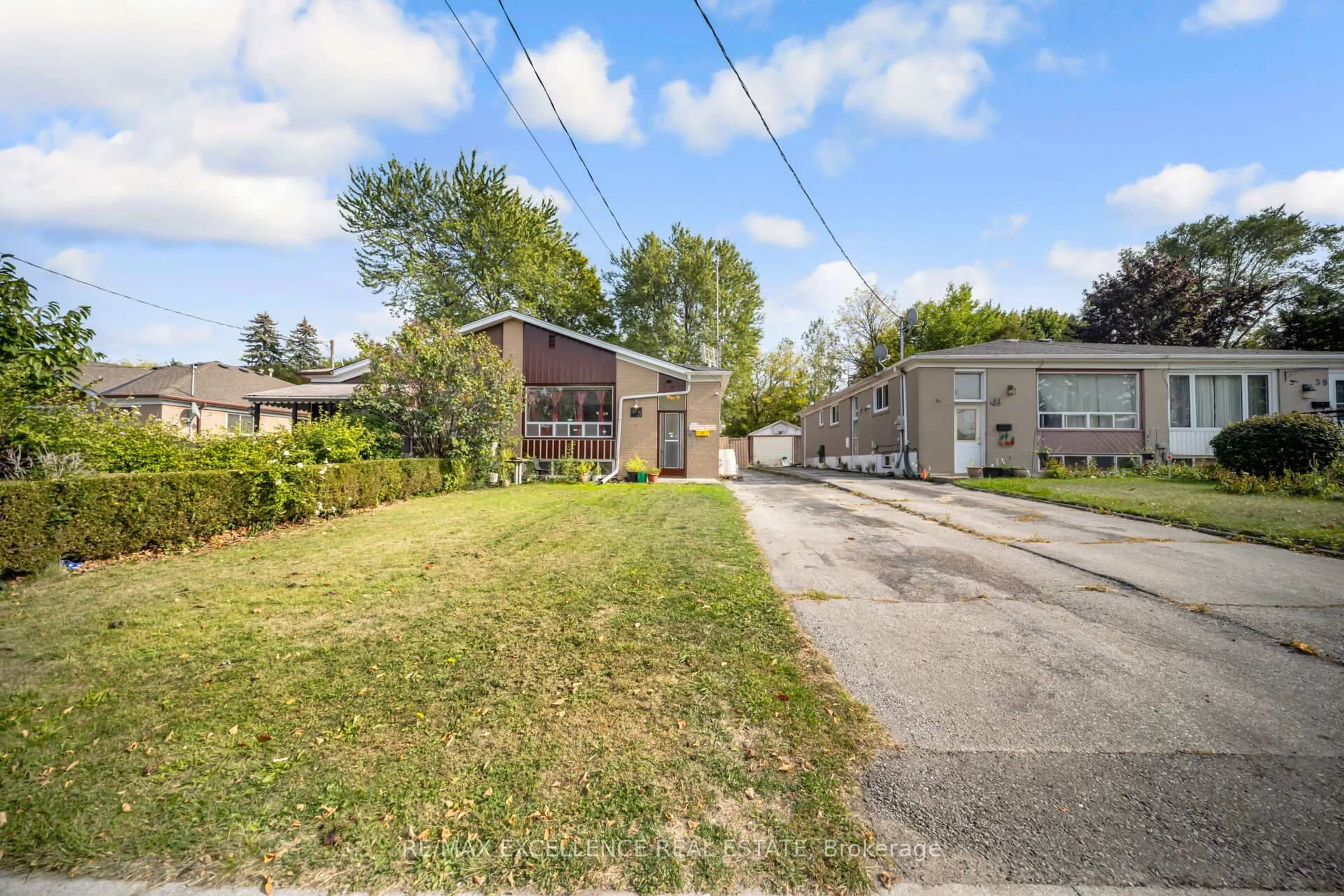 A pic from outside/outdoor area/front of a property/back of a property/a pic from drone, street for 43 Porchester Dr, Toronto Ontario M1J 2R4