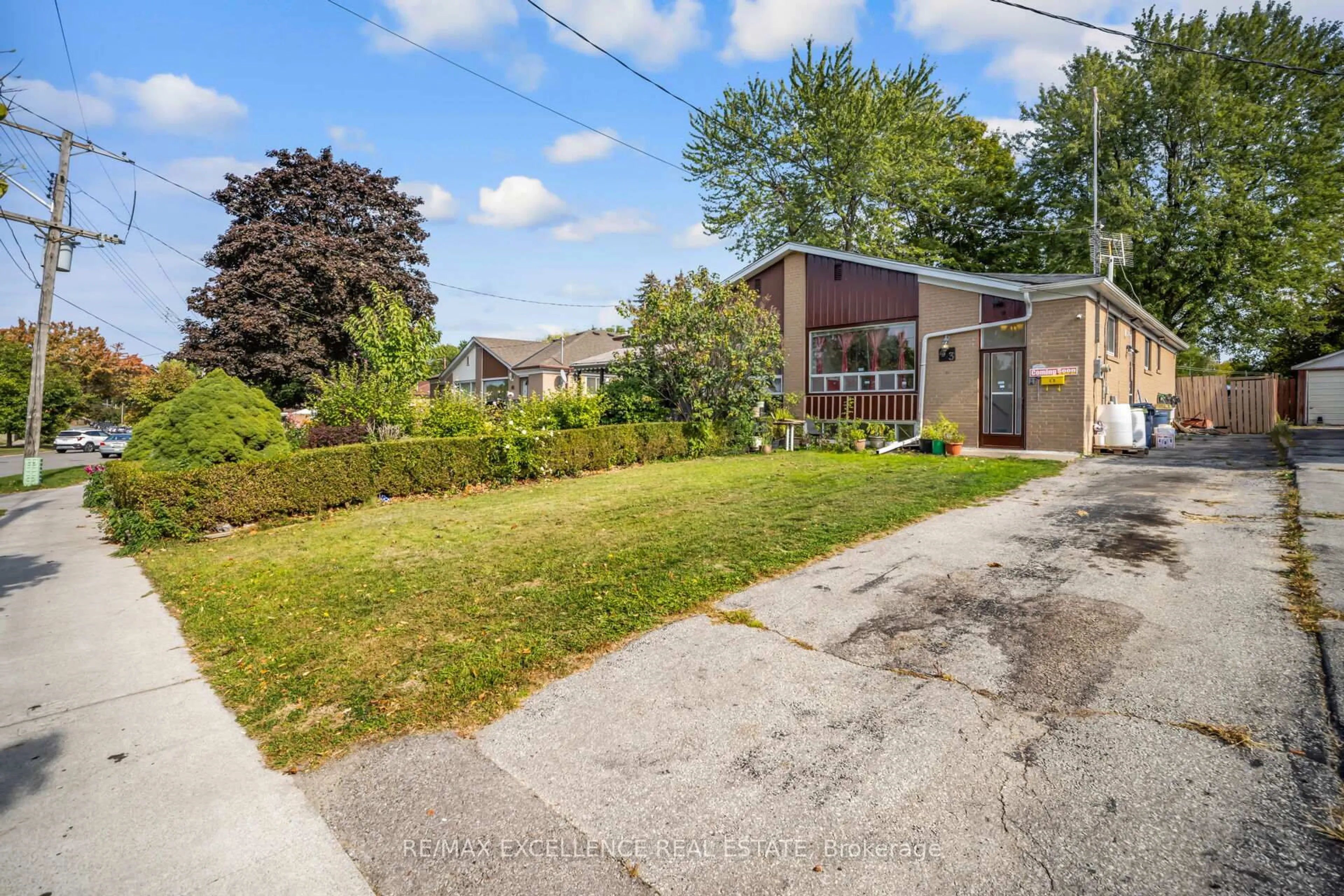 A pic from outside/outdoor area/front of a property/back of a property/a pic from drone, street for 43 Porchester Dr, Toronto Ontario M1J 2R4