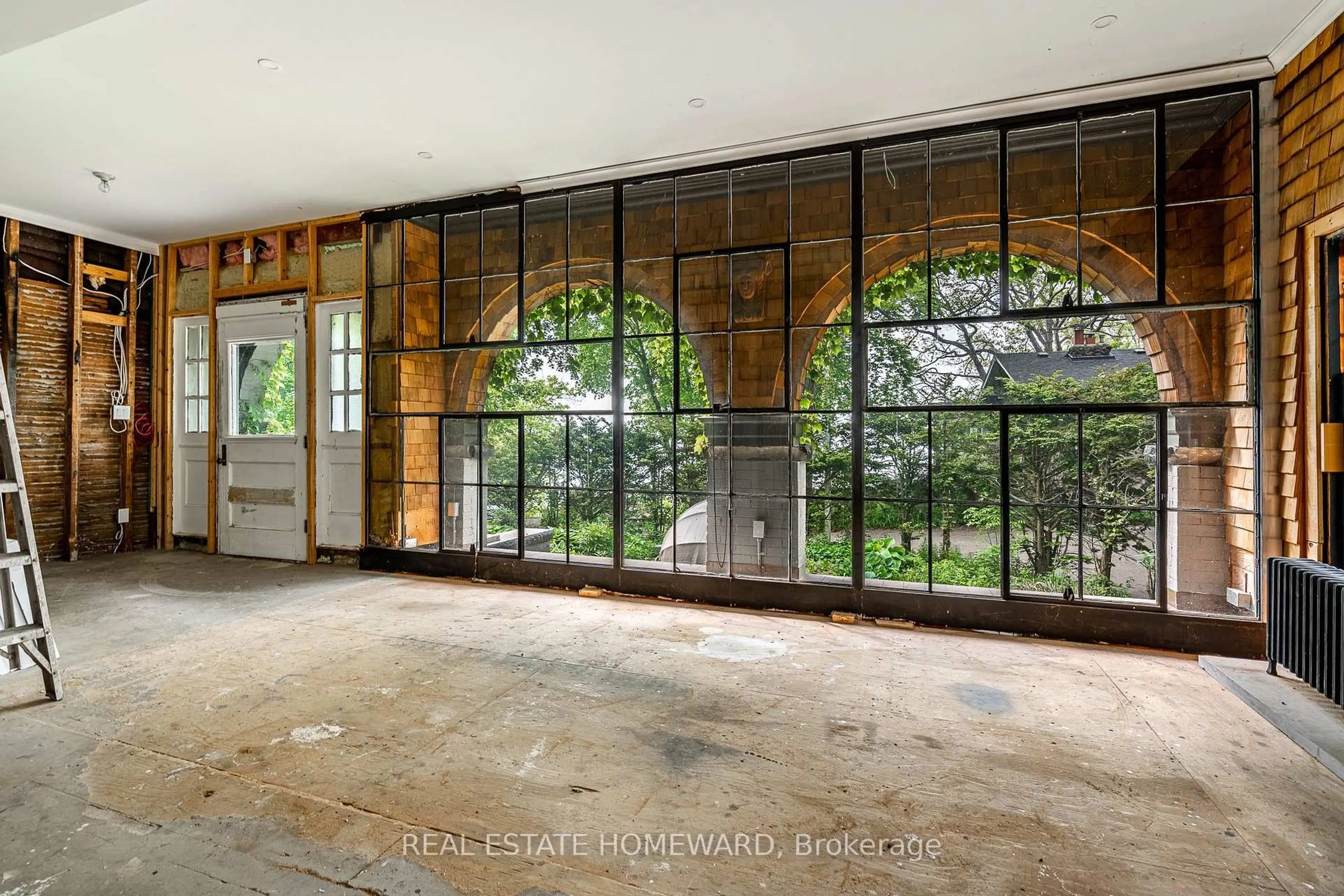Indoor foyer for 3025 Queen St, Toronto Ontario M1N 1A5