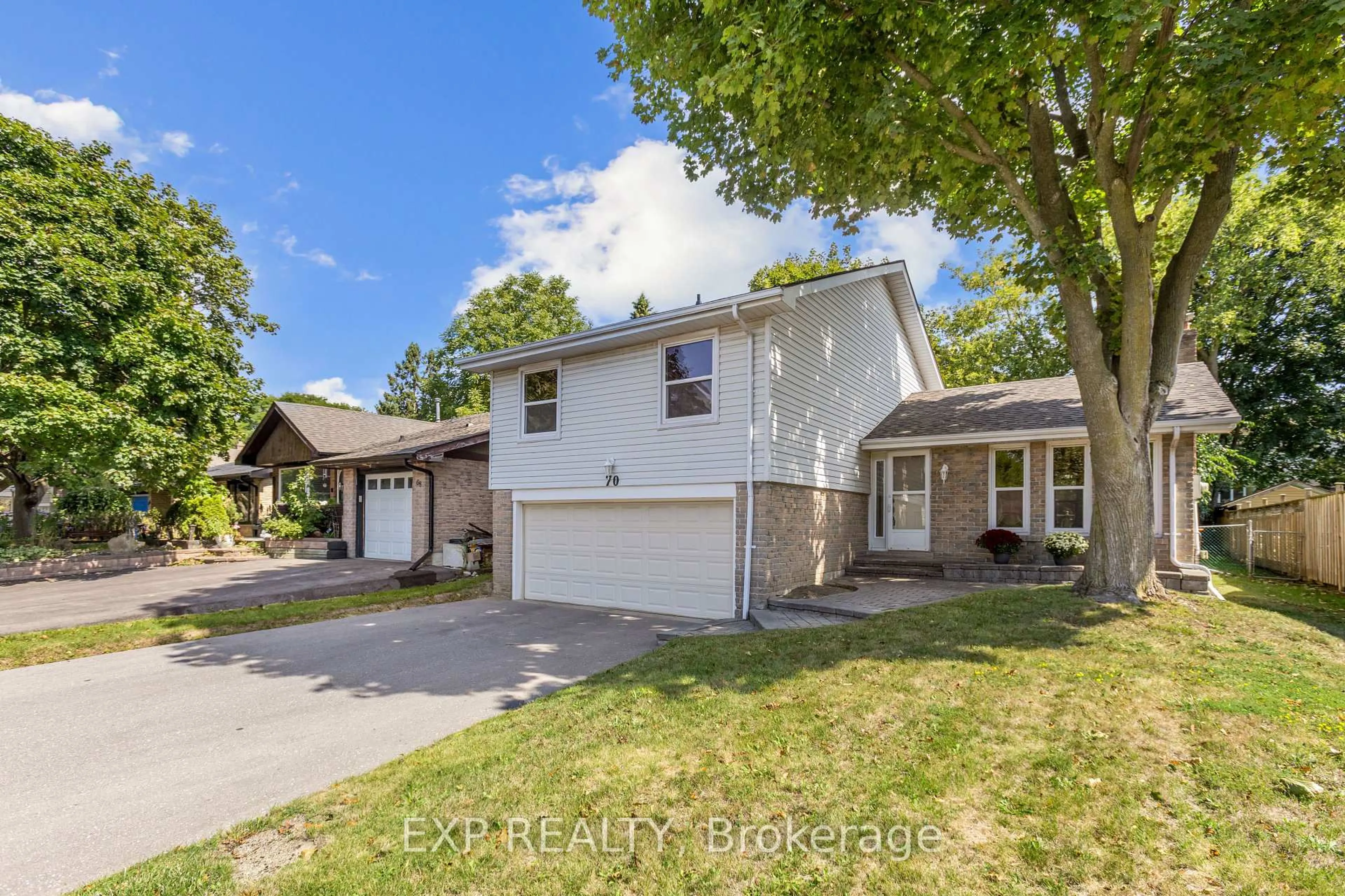 A pic from outside/outdoor area/front of a property/back of a property/a pic from drone, street for 70 Pilkington Cres, Whitby Ontario L1N 6G1