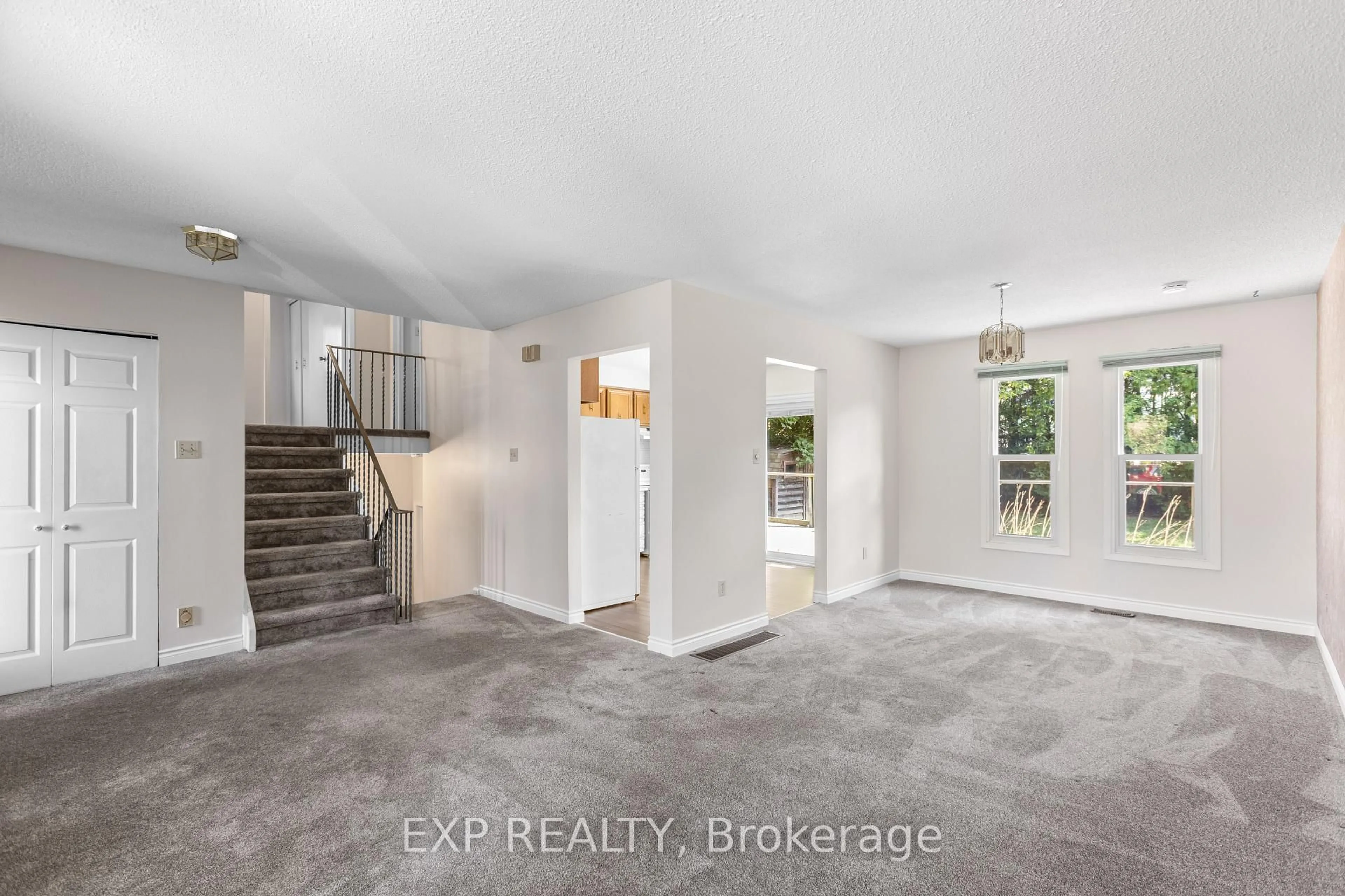 Unknown for 70 Pilkington Cres, Whitby Ontario L1N 6G1