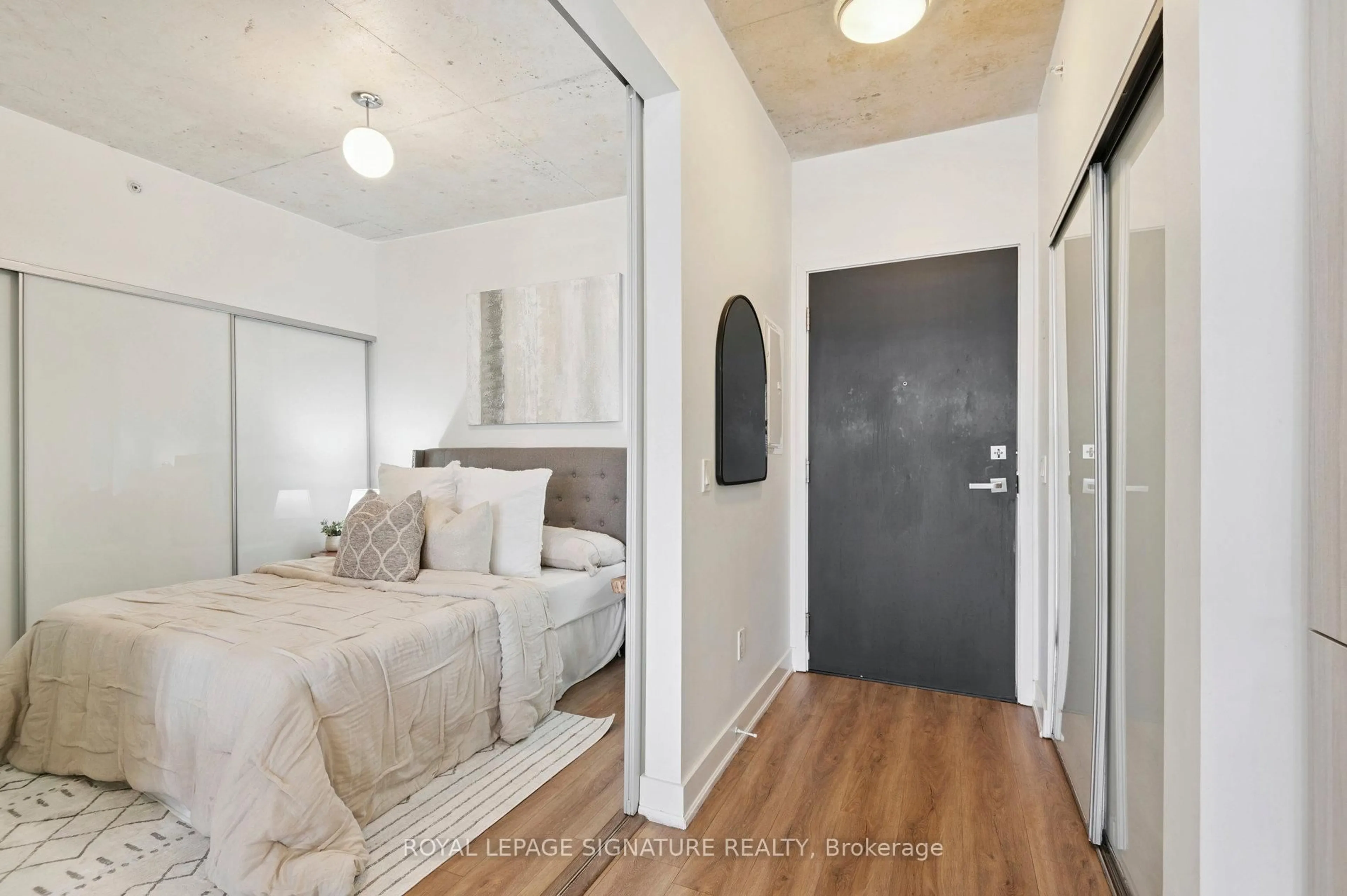 Indoor entryway for 665 Kingston Rd #407, Toronto Ontario M4E 0B6