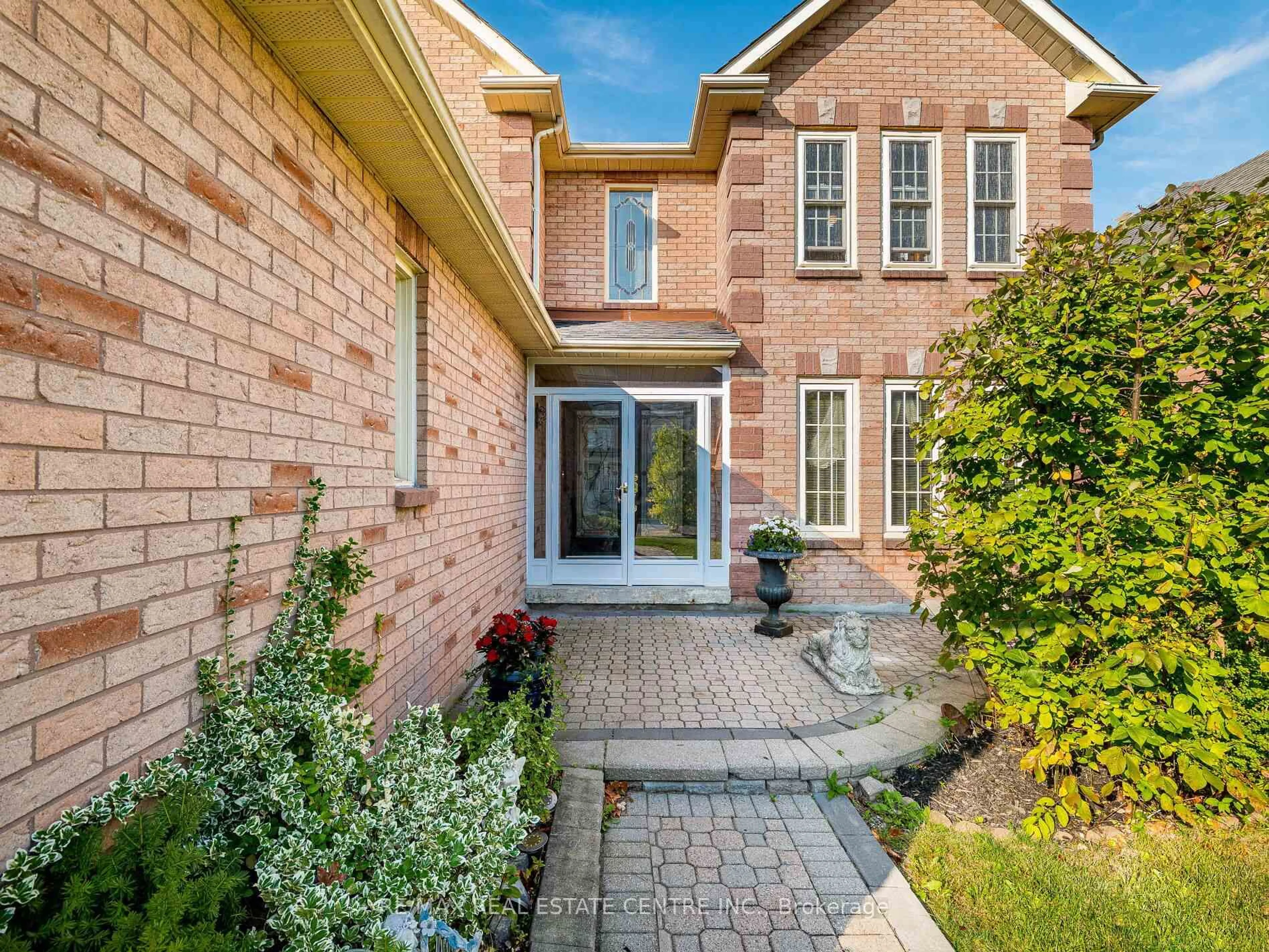 Home with brick exterior material, street for 490 Old Harwood Ave, Ajax Ontario L1T 3L1