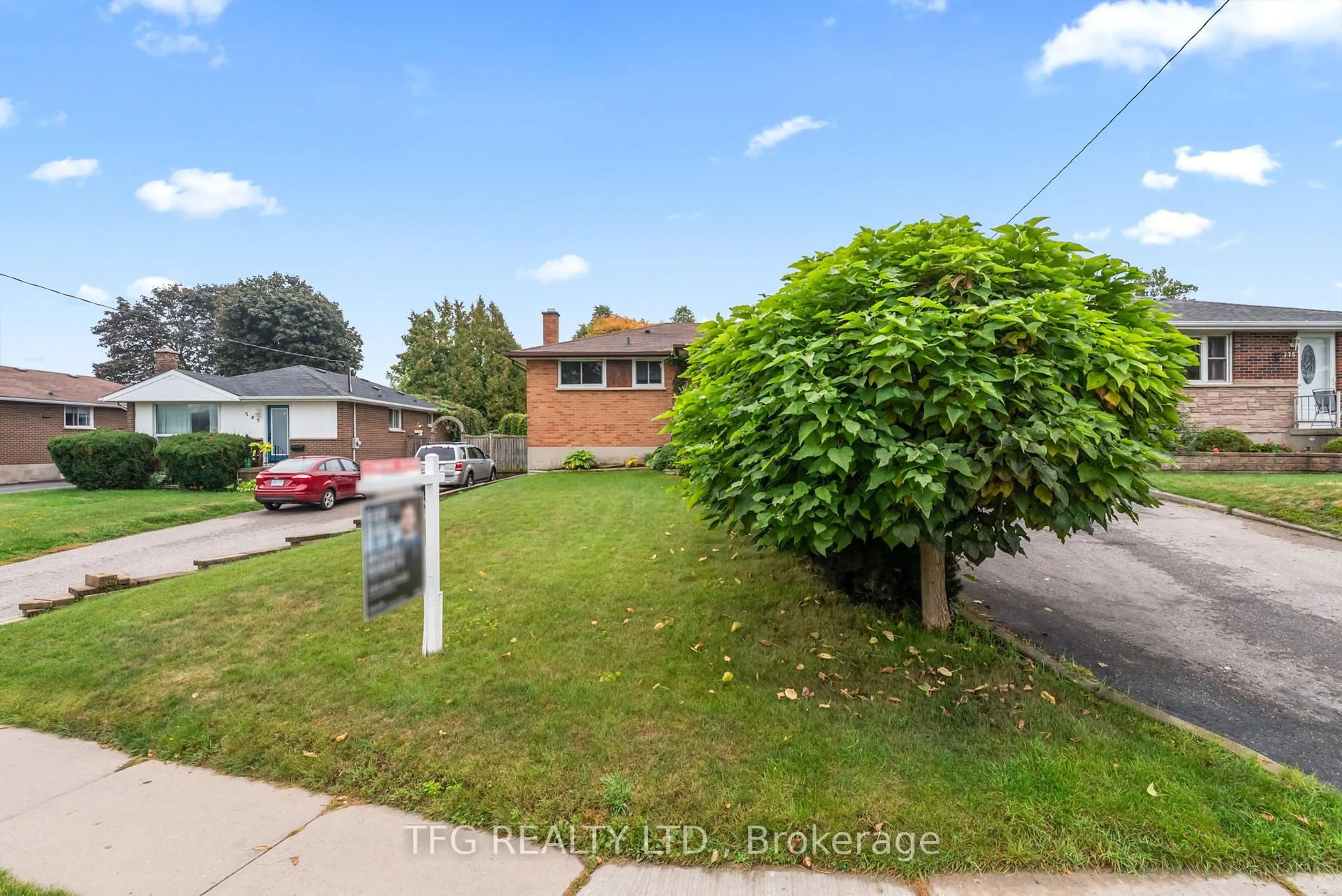 A pic from outside/outdoor area/front of a property/back of a property/a pic from drone, street for 781 Olive Ave, Oshawa Ontario L1H 2S4