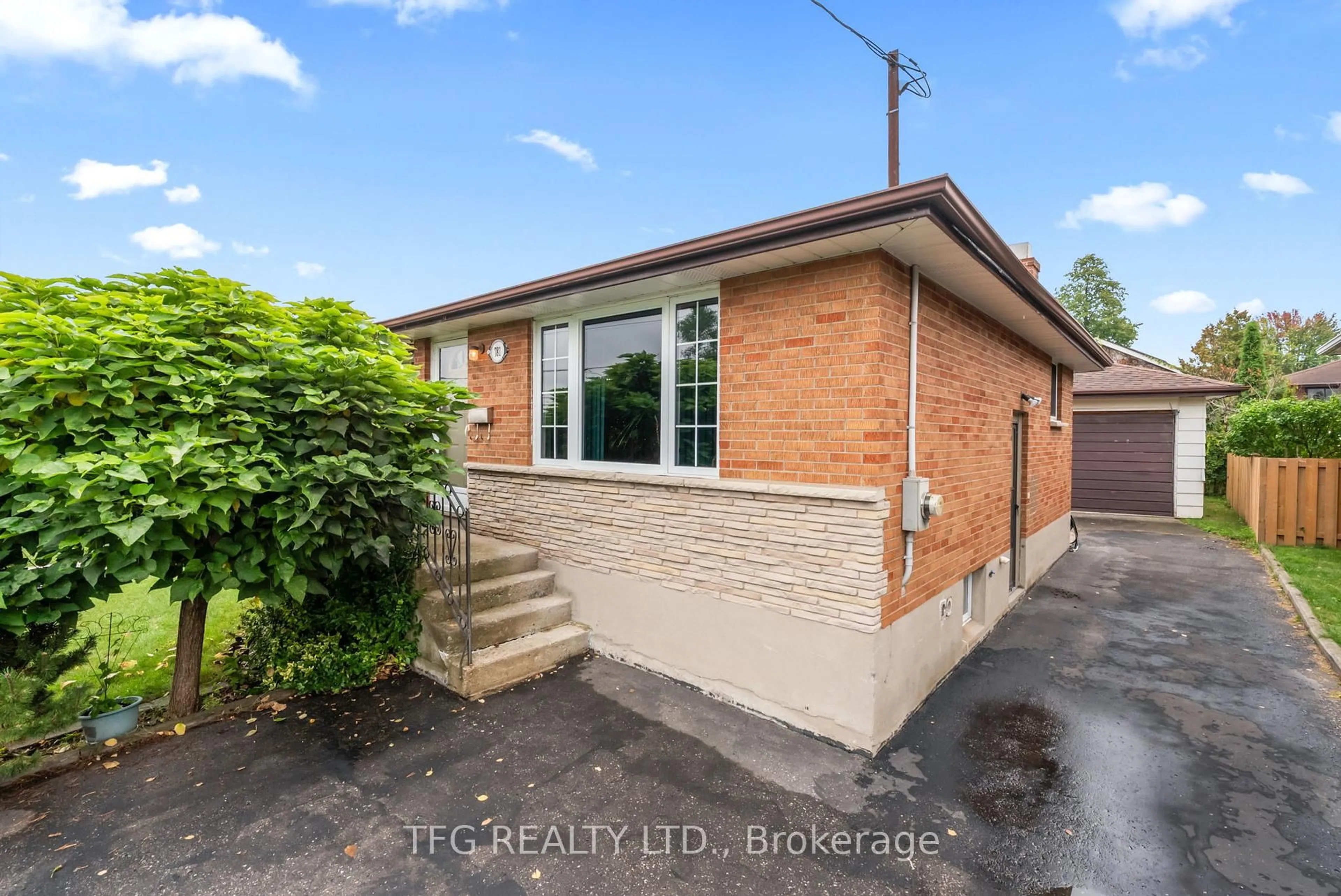 A pic from outside/outdoor area/front of a property/back of a property/a pic from drone, street for 781 Olive Ave, Oshawa Ontario L1H 2S4
