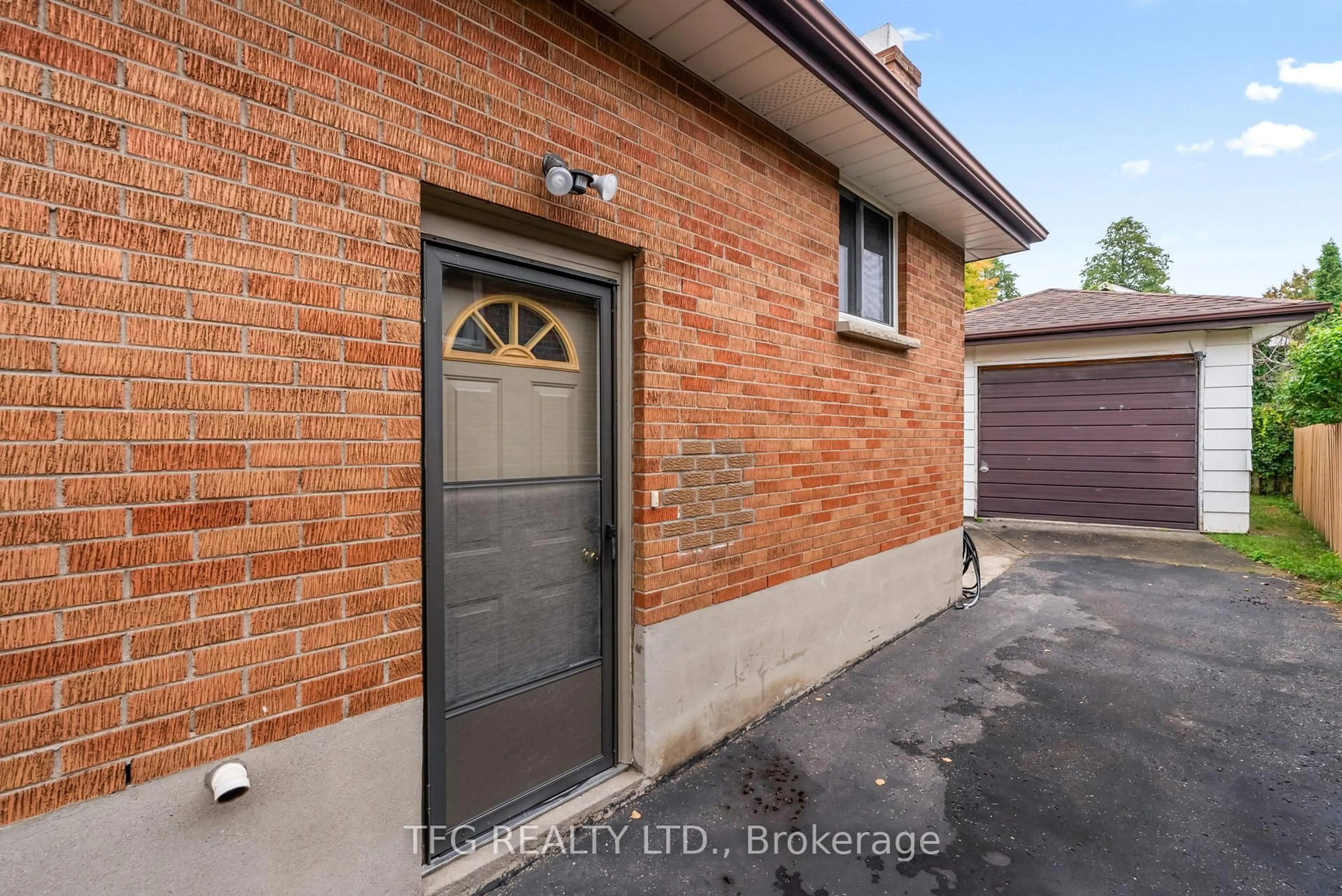 Unknown for 781 Olive Ave, Oshawa Ontario L1H 2S4