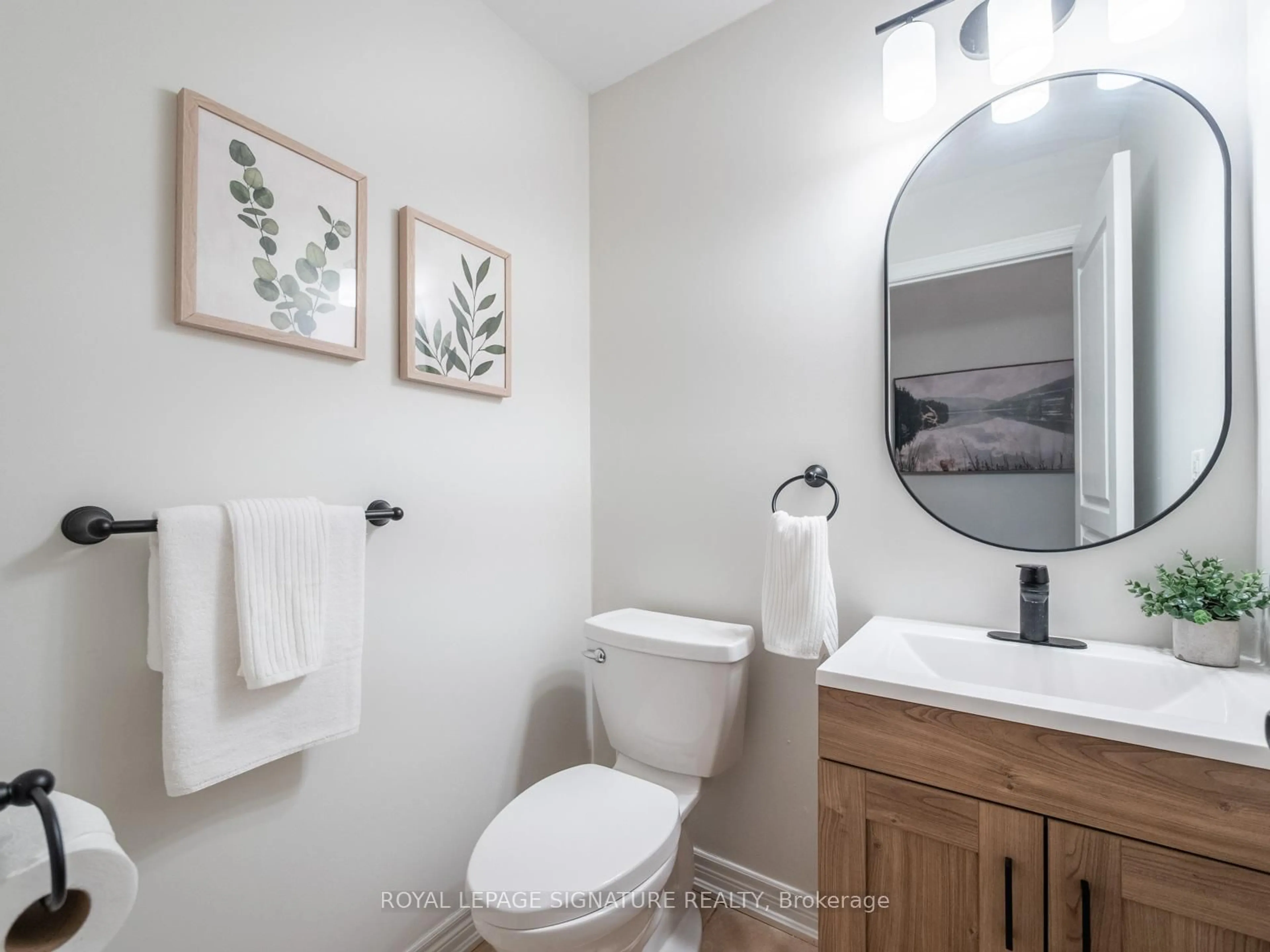 Standard bathroom, ceramic/tile floor for 11 Skelding Crt, Toronto Ontario M1E 2R7
