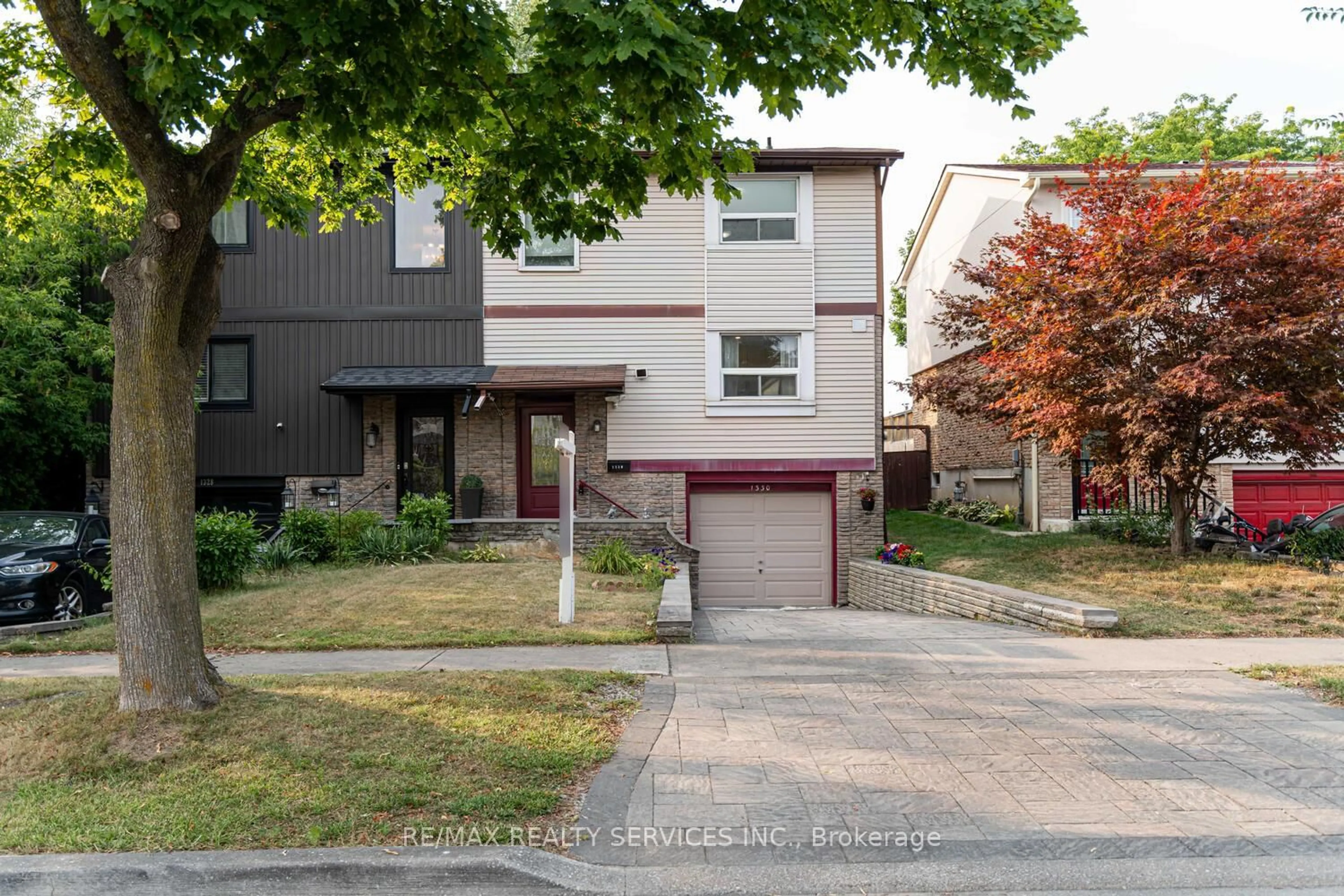Home with vinyl exterior material, street for 1330 Brands Crt, Pickering Ontario L1V 2V4