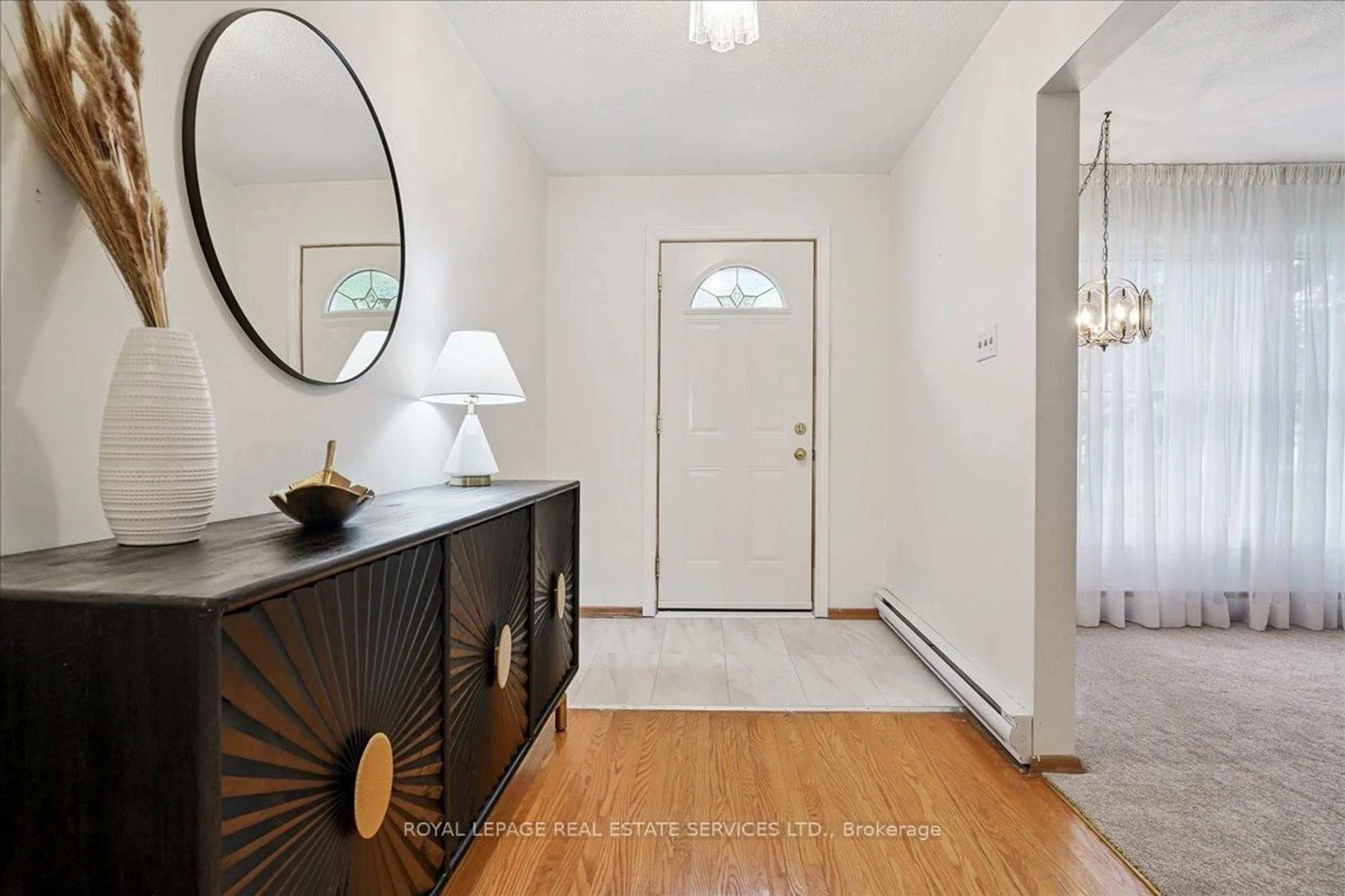 Indoor entryway for 54 Temple Bar Cres, Toronto Ontario M1W 2B5