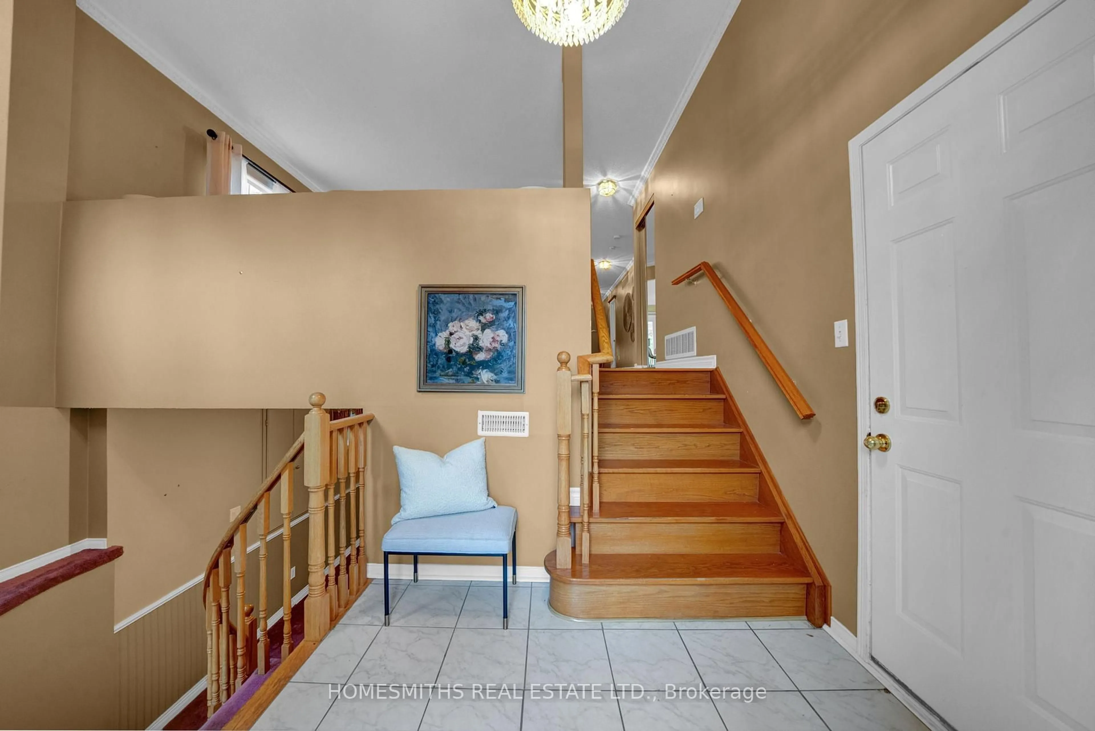 Indoor foyer for 14 Goodwin Ave, Clarington Ontario L1C 4Z4